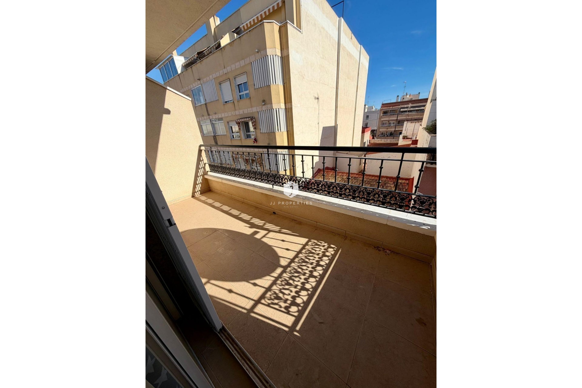 Aus zweiter Hand - Villa -
Torrevieja - Centro