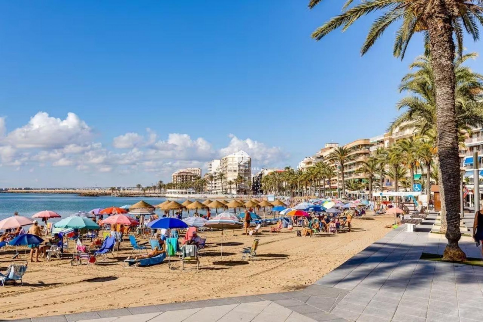 Aus zweiter Hand - Villa -
Torrevieja - Centro