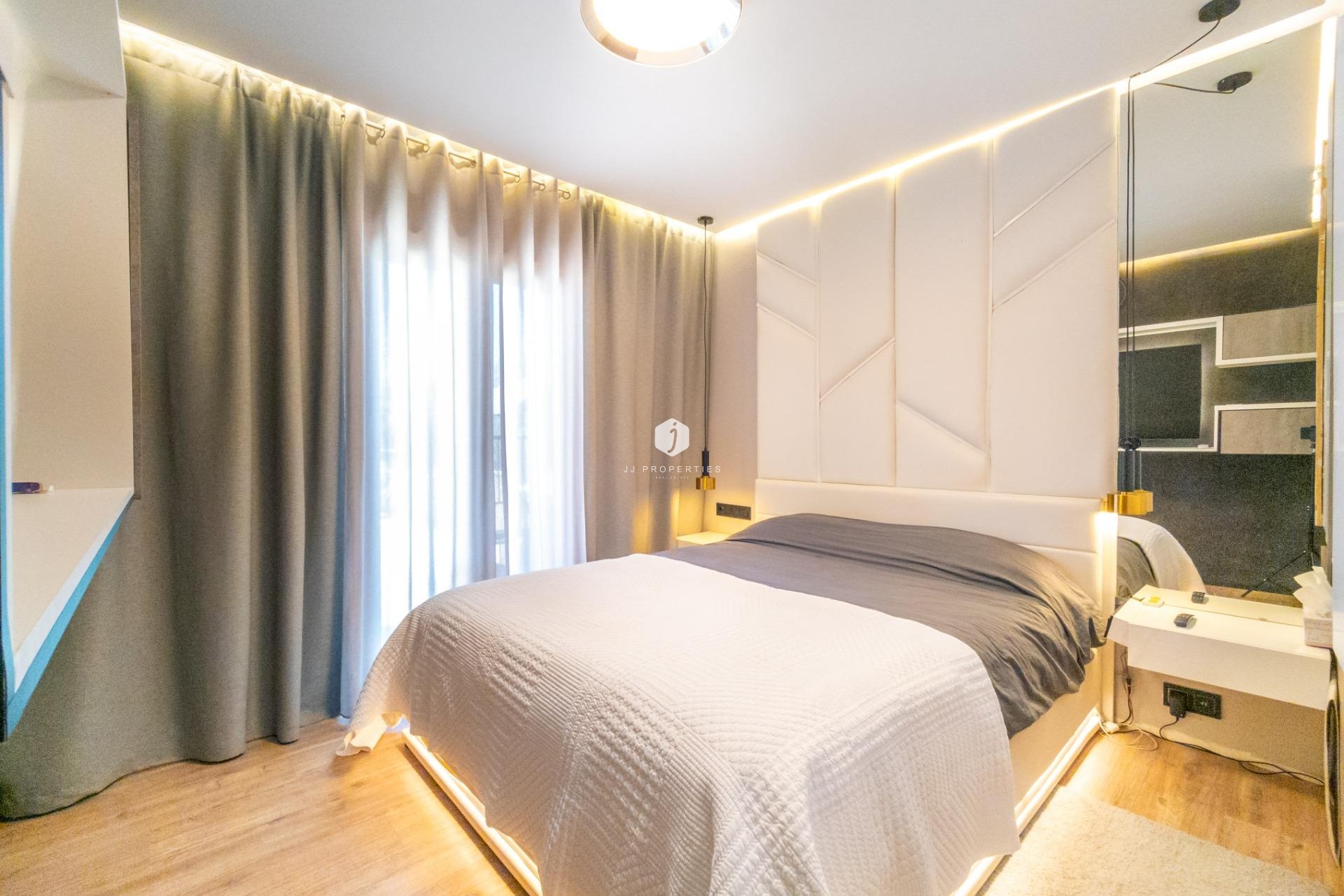 Aus zweiter Hand - Villa -
Torrevieja - El chaparral