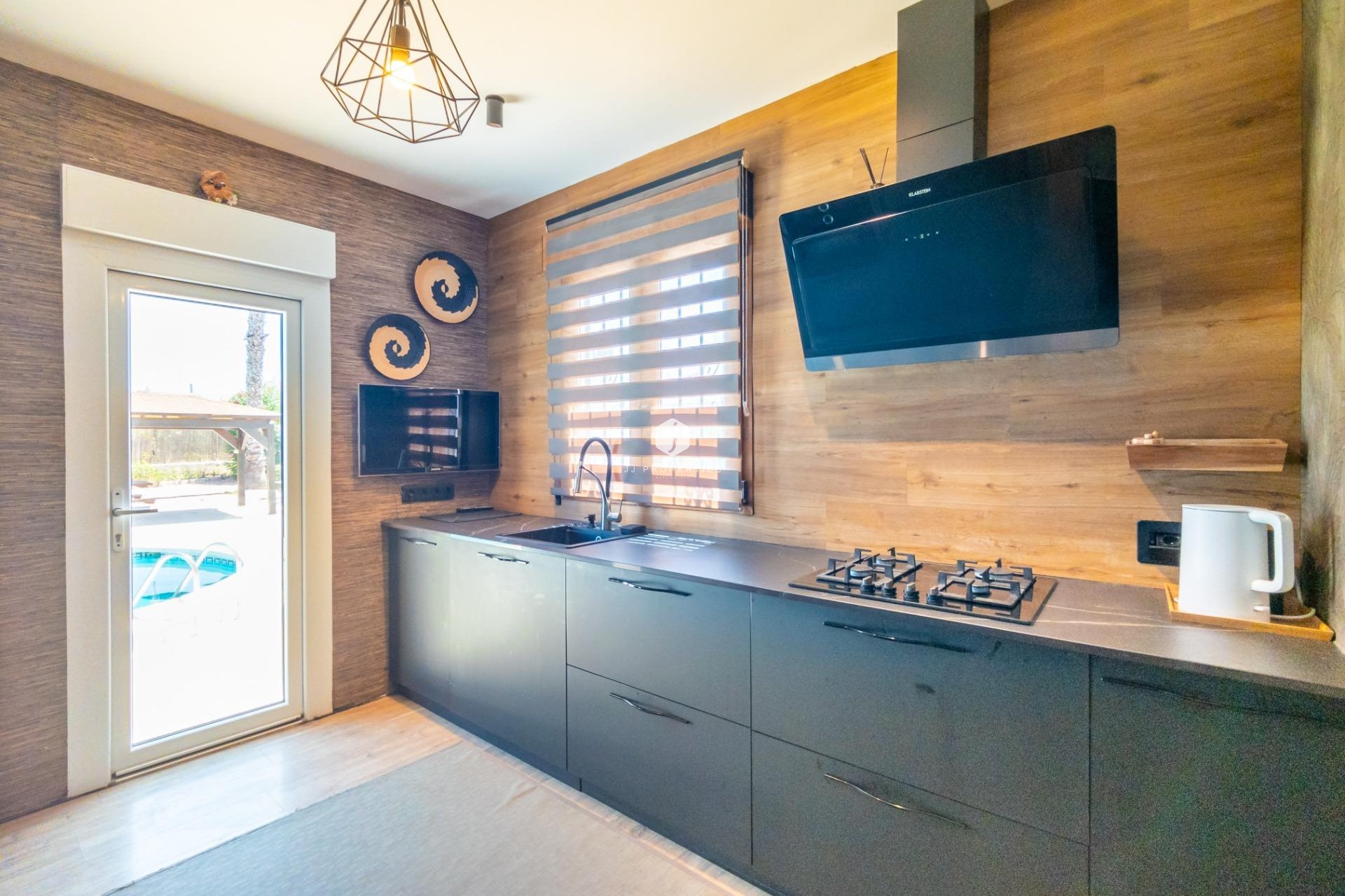 Aus zweiter Hand - Villa -
Torrevieja - El chaparral