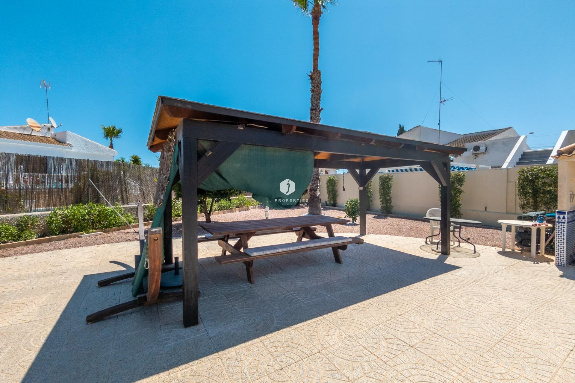 Aus zweiter Hand - Villa -
Torrevieja - El chaparral