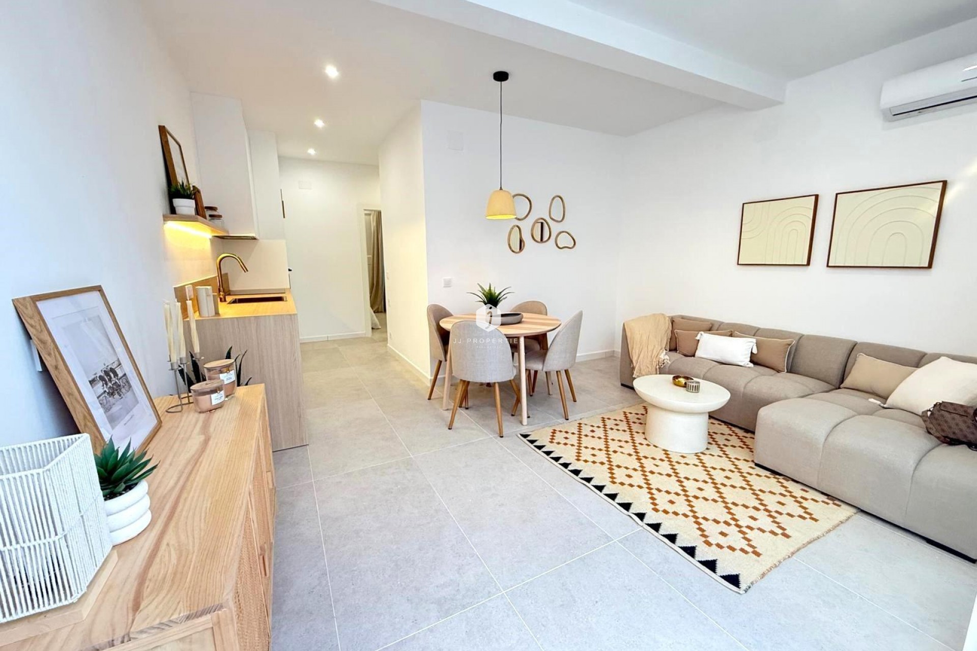 Aus zweiter Hand - Villa -
Torrevieja - El chaparral