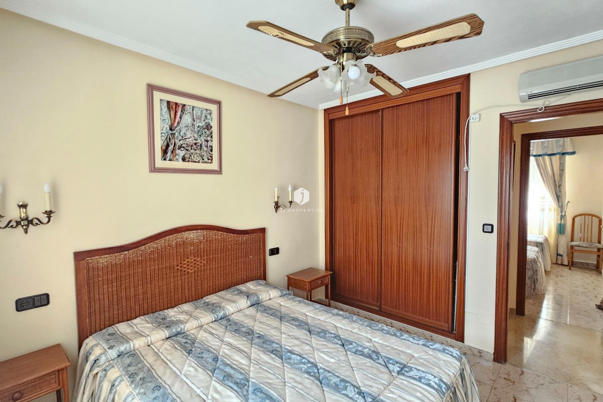 Aus zweiter Hand - Villa -
Torrevieja - El chaparral