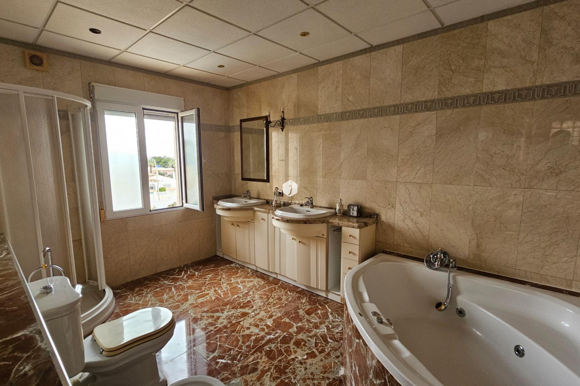 Aus zweiter Hand - Villa -
Torrevieja - El chaparral