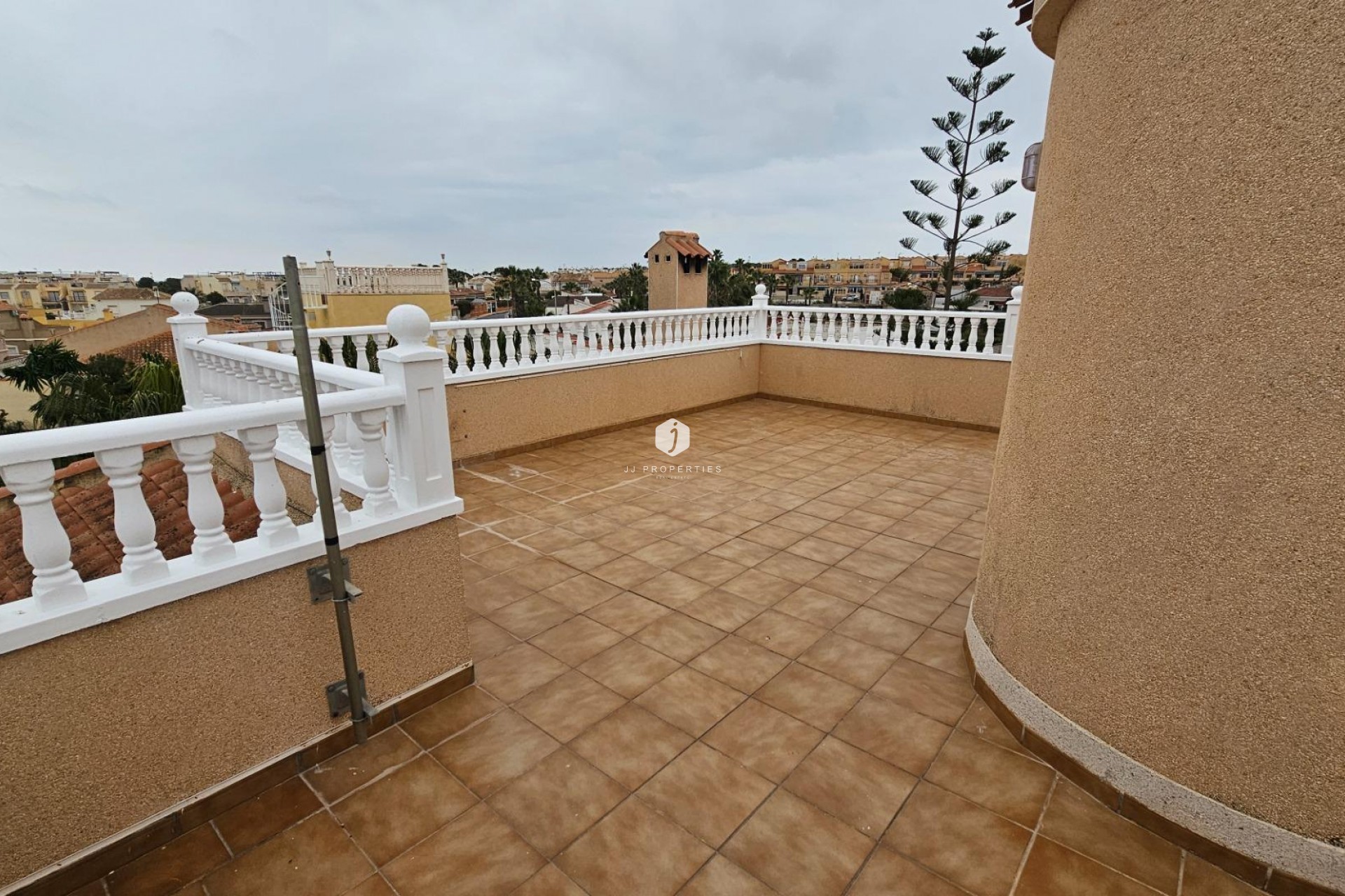 Aus zweiter Hand - Villa -
Torrevieja - El chaparral