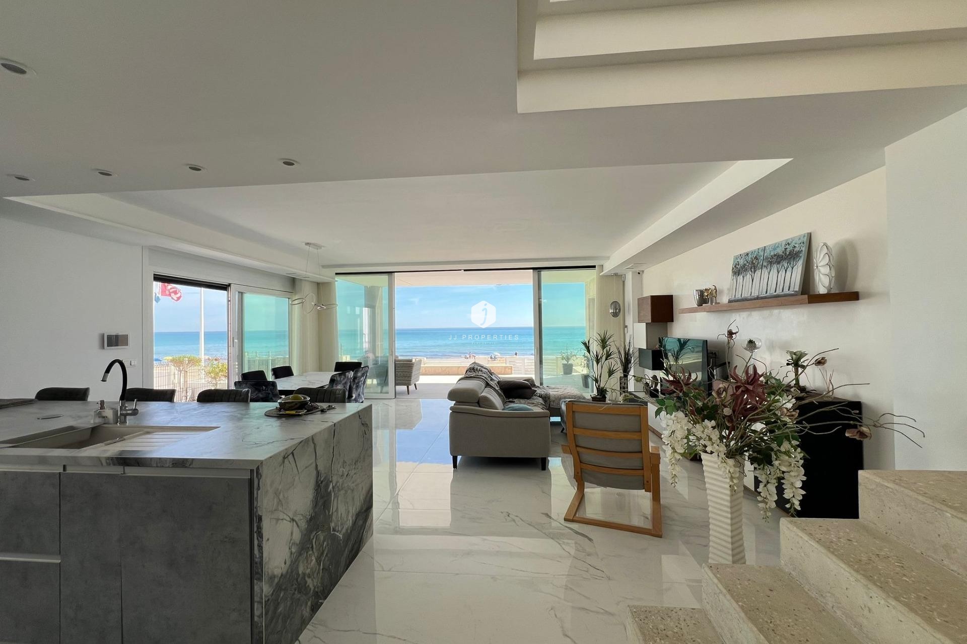 Aus zweiter Hand - Villa -
Torrevieja - La Mata