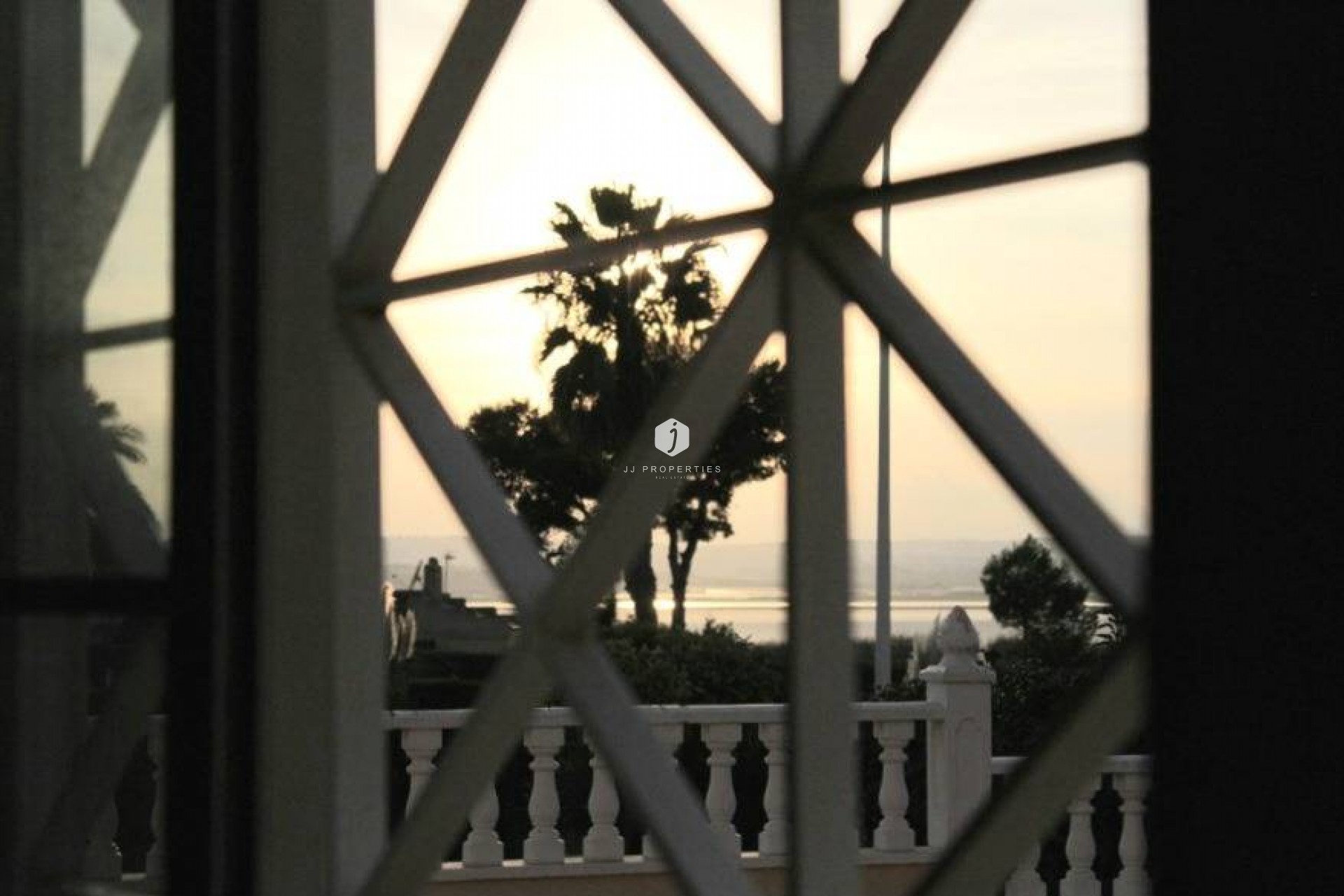 Aus zweiter Hand - Villa -
Torrevieja - La Siesta - El Salado - Torreta