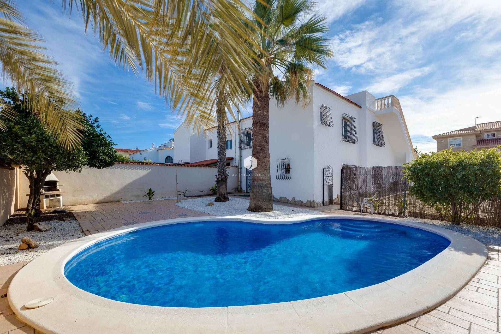 Aus zweiter Hand - Villa -
Torrevieja - La Siesta - El Salado - Torreta