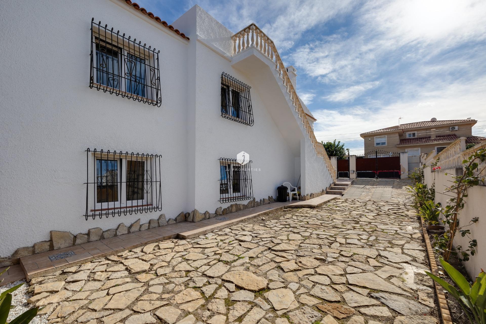 Aus zweiter Hand - Villa -
Torrevieja - La Siesta - El Salado - Torreta