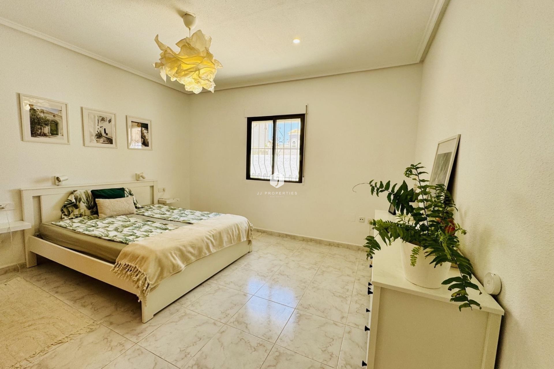 Aus zweiter Hand - Villa -
Torrevieja - La Siesta - El Salado - Torreta