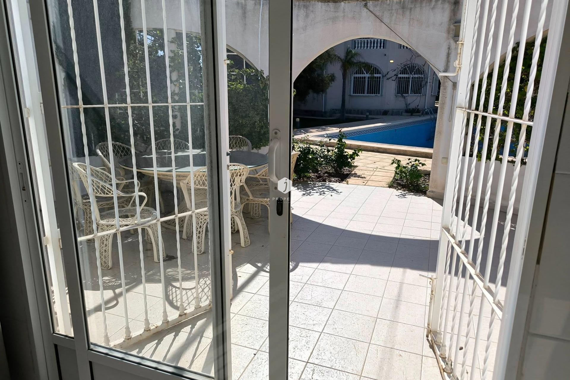 Aus zweiter Hand - Villa -
Torrevieja - La siesta