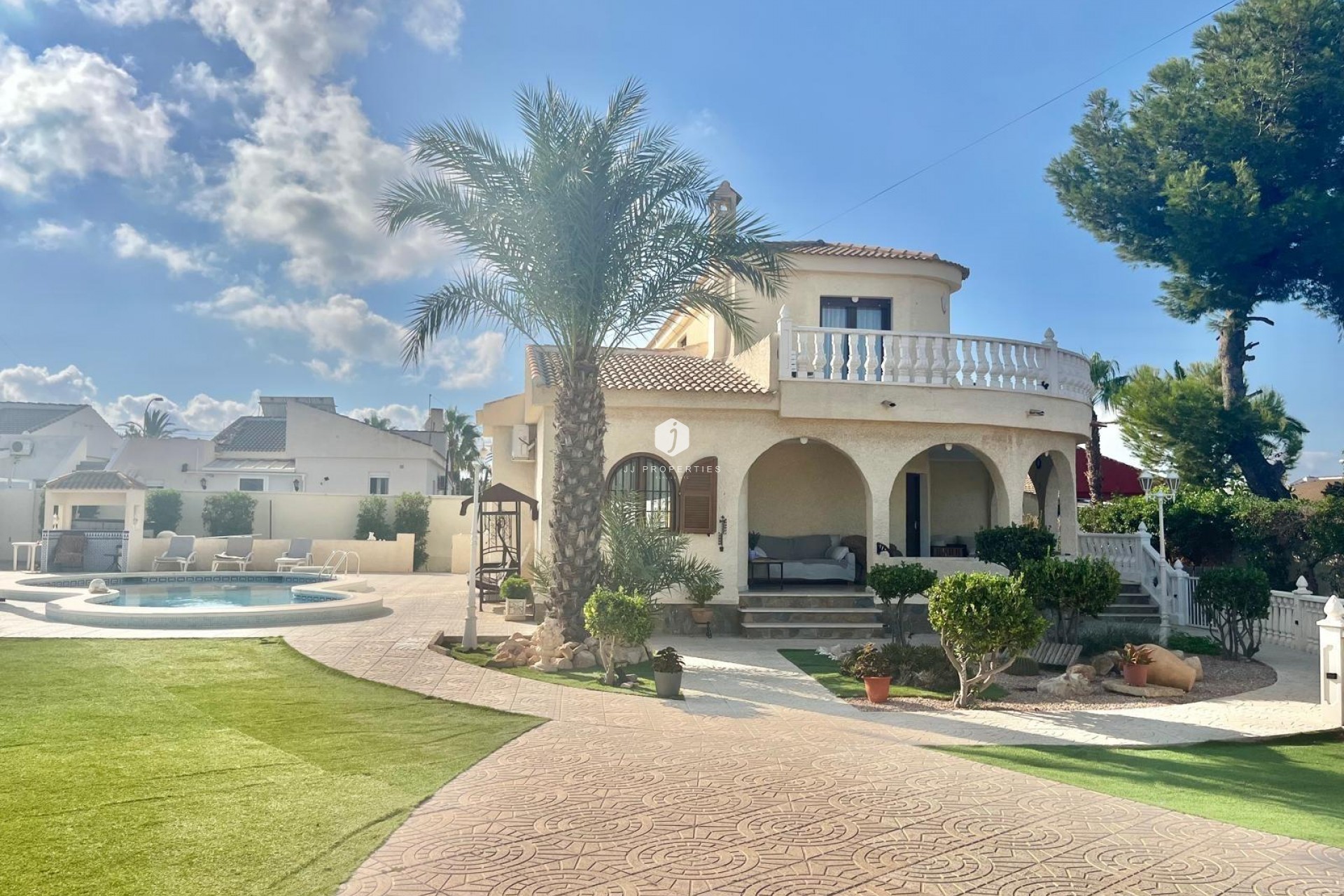 Aus zweiter Hand - Villa -
Torrevieja - San luis