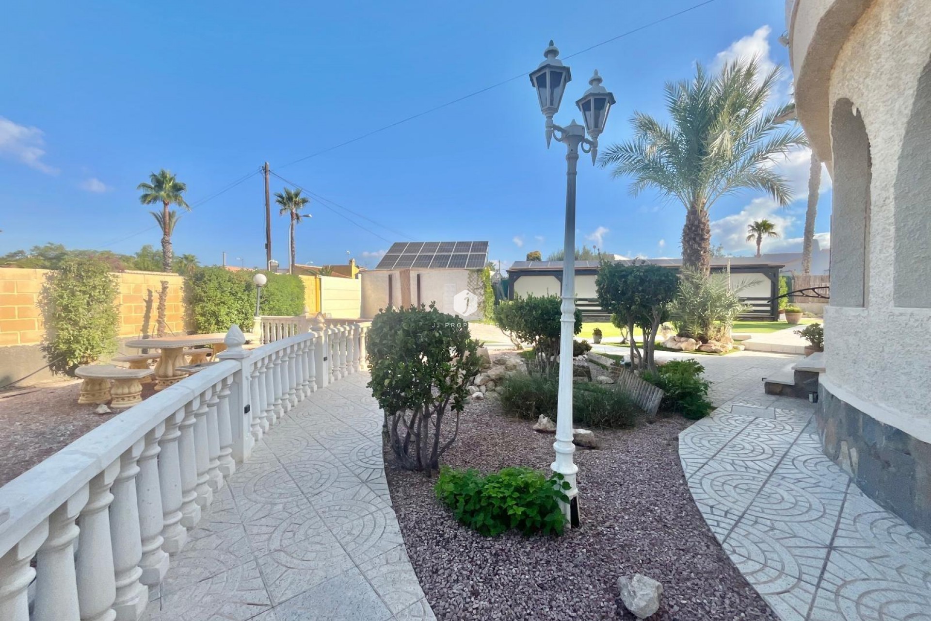 Aus zweiter Hand - Villa -
Torrevieja - San luis