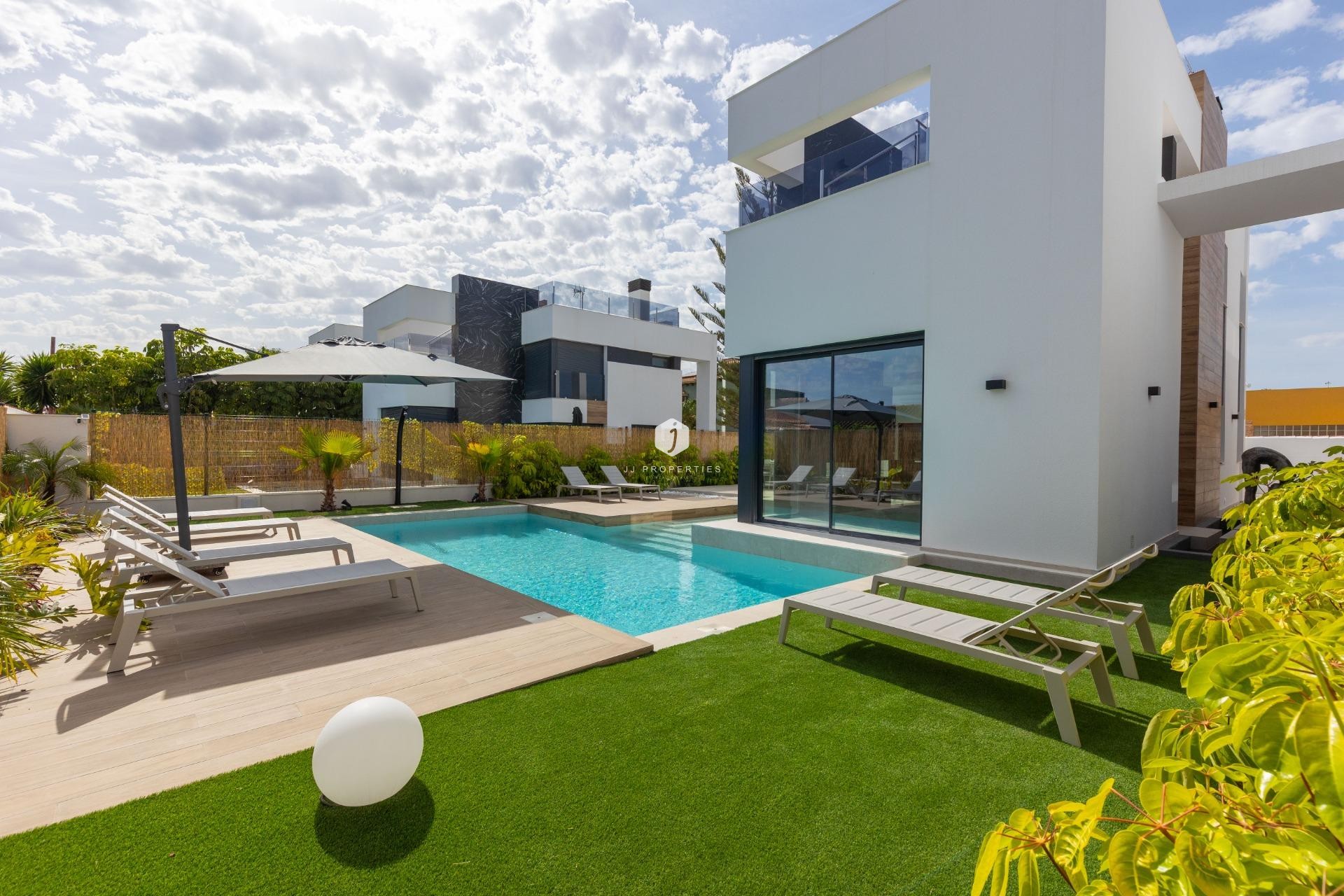 Aus zweiter Hand - Villa -
Torrevieja - Torreta Florida