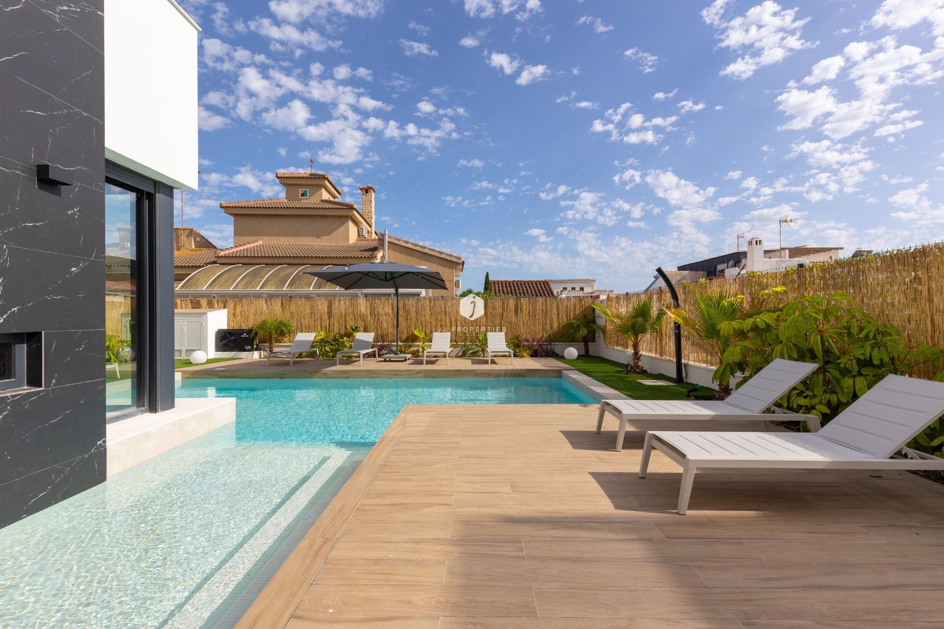 Aus zweiter Hand - Villa -
Torrevieja - Torreta Florida