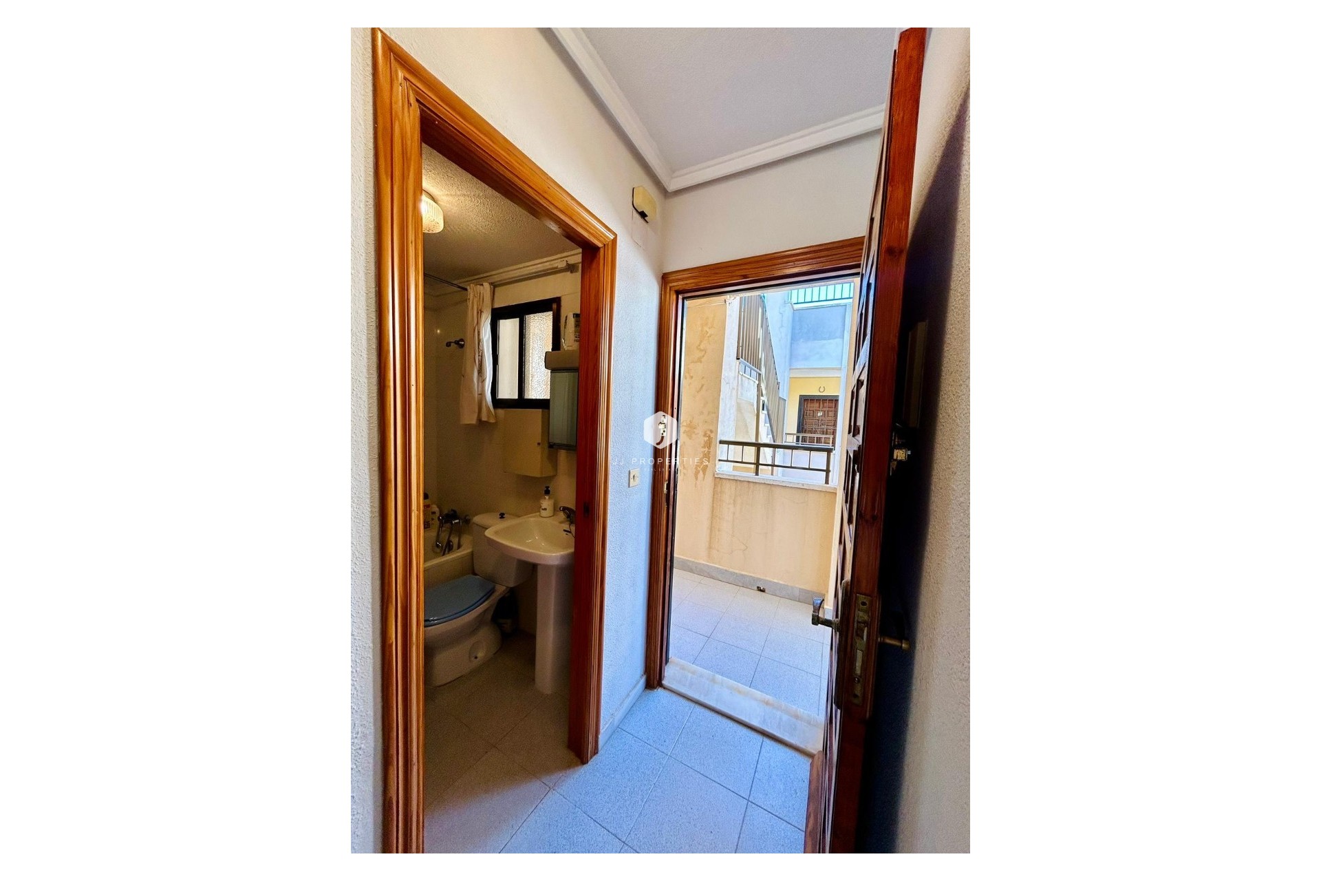 Aus zweiter Hand - Wohnung -
El Chaparral - Inland