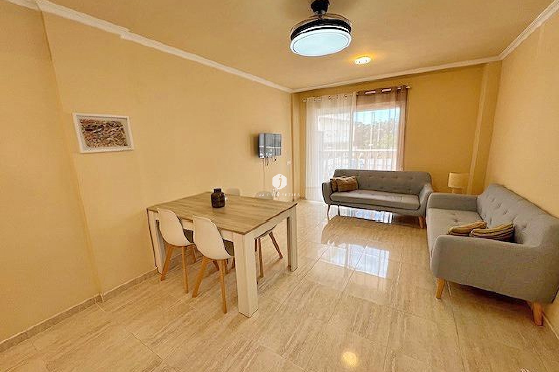 Aus zweiter Hand - Wohnung -
Guardamar del Segura - puerto deportivo