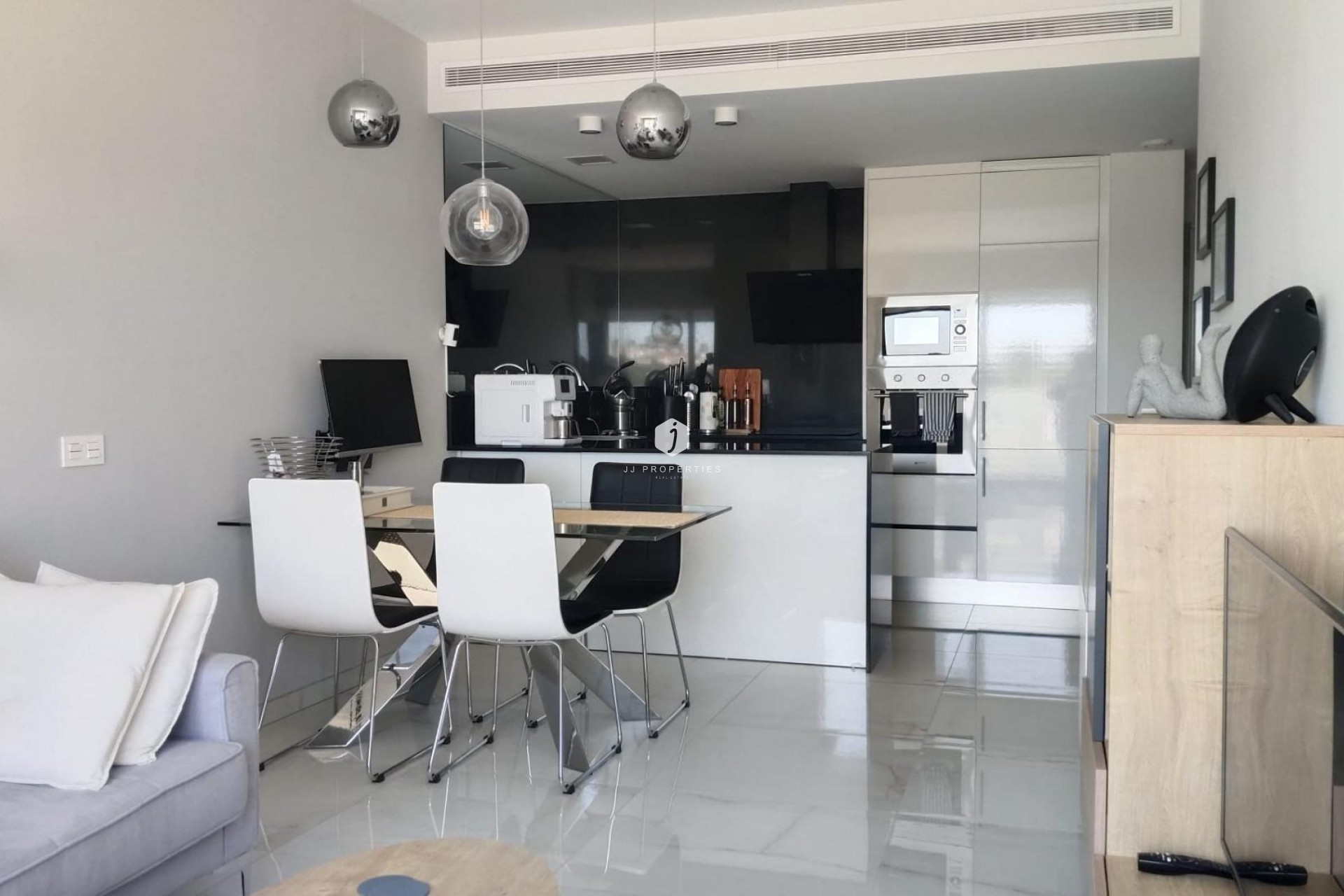 Aus zweiter Hand - Wohnung -
Orihuela Costa - PAU 8