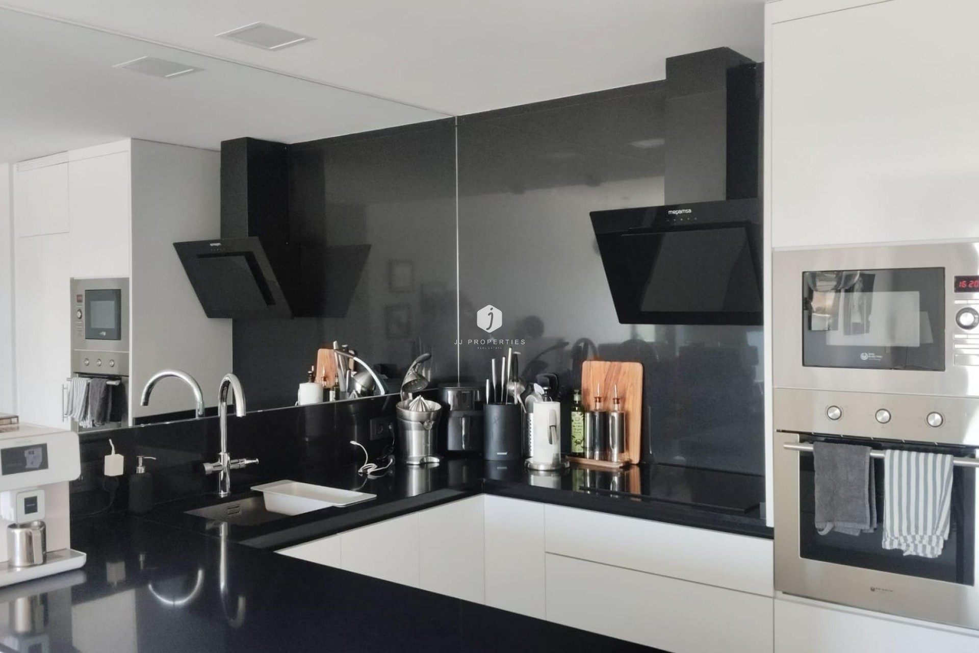 Aus zweiter Hand - Wohnung -
Orihuela Costa - PAU 8
