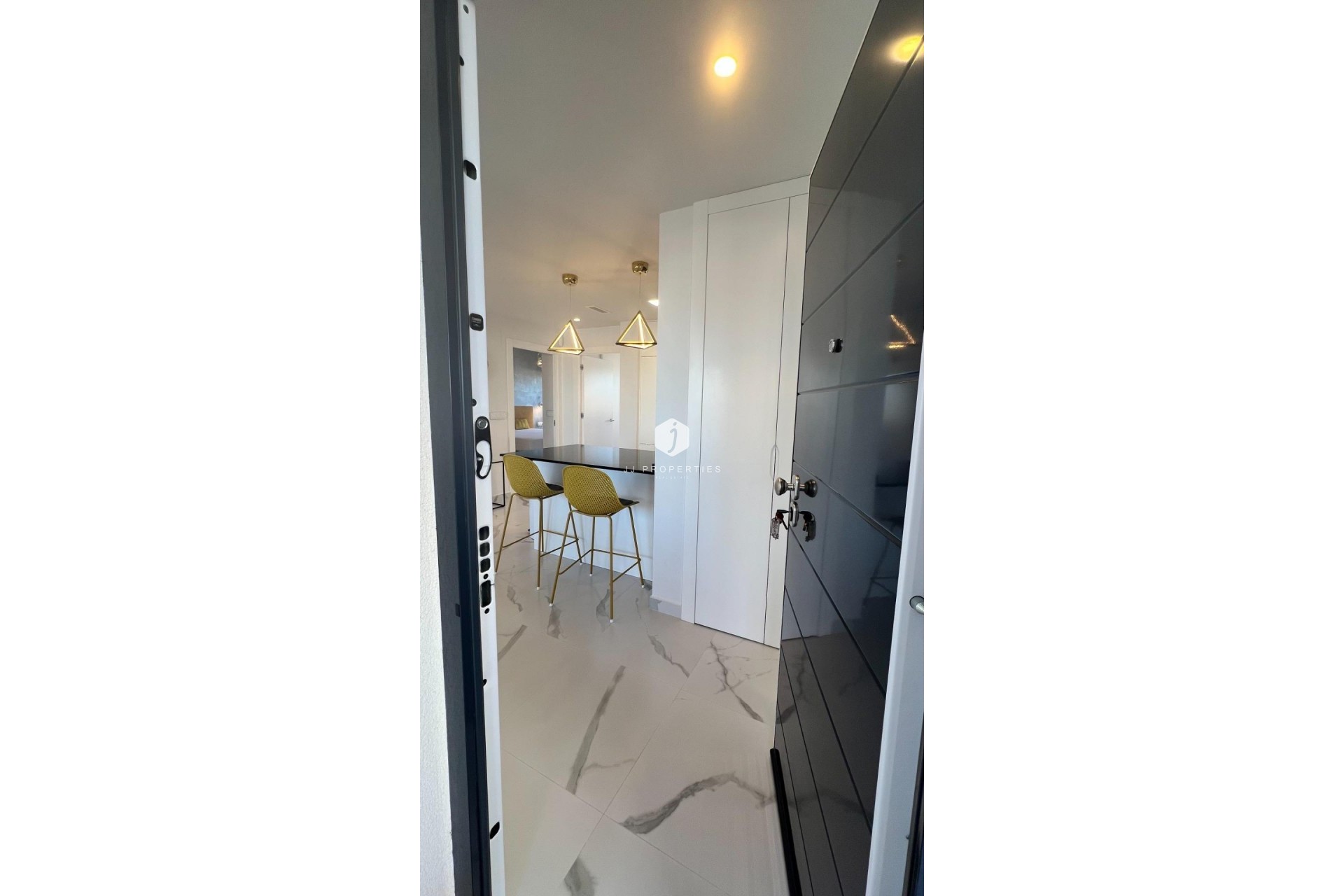 Aus zweiter Hand - Wohnung -
San Miguel de Salinas - Bellavista