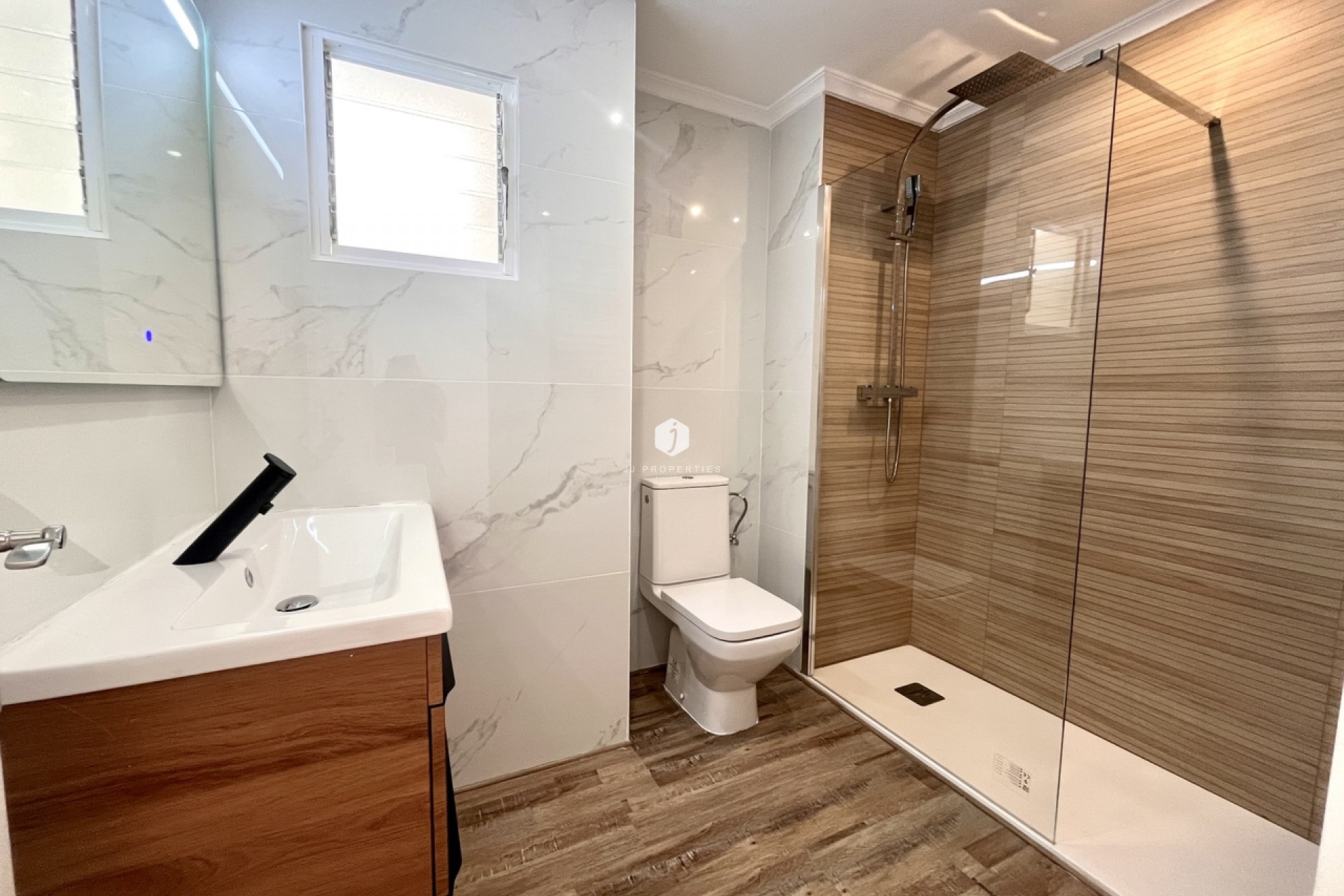 Aus zweiter Hand - Wohnung -
San Miguel de Salinas - Inland