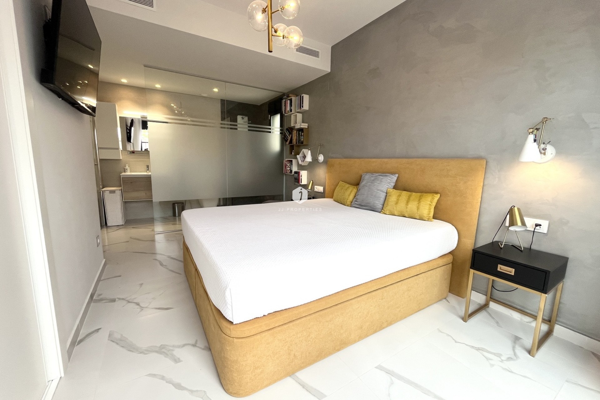 Aus zweiter Hand - Wohnung -
San Miguel de Salinas - Inland