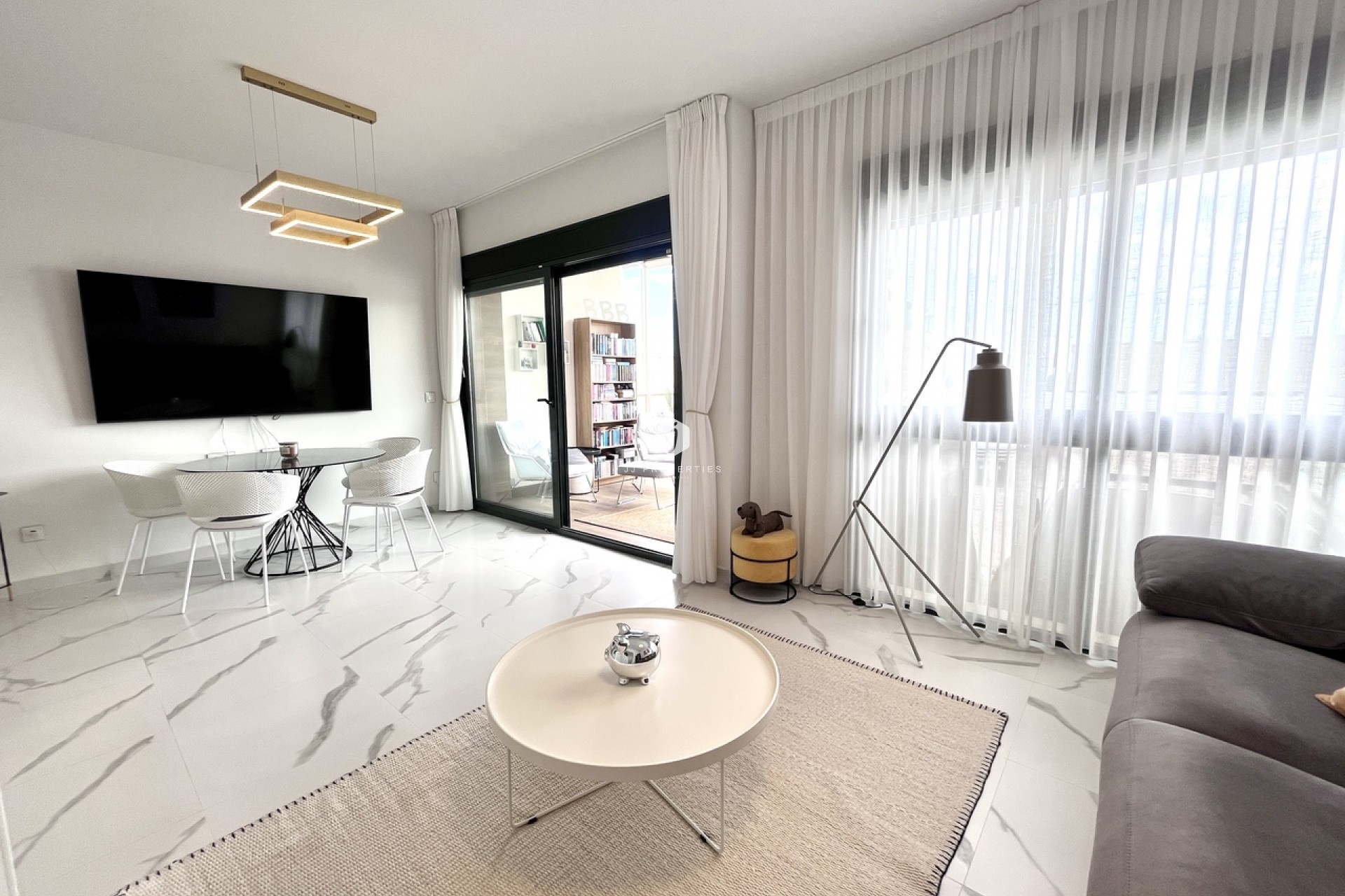 Aus zweiter Hand - Wohnung -
San Miguel de Salinas - Inland