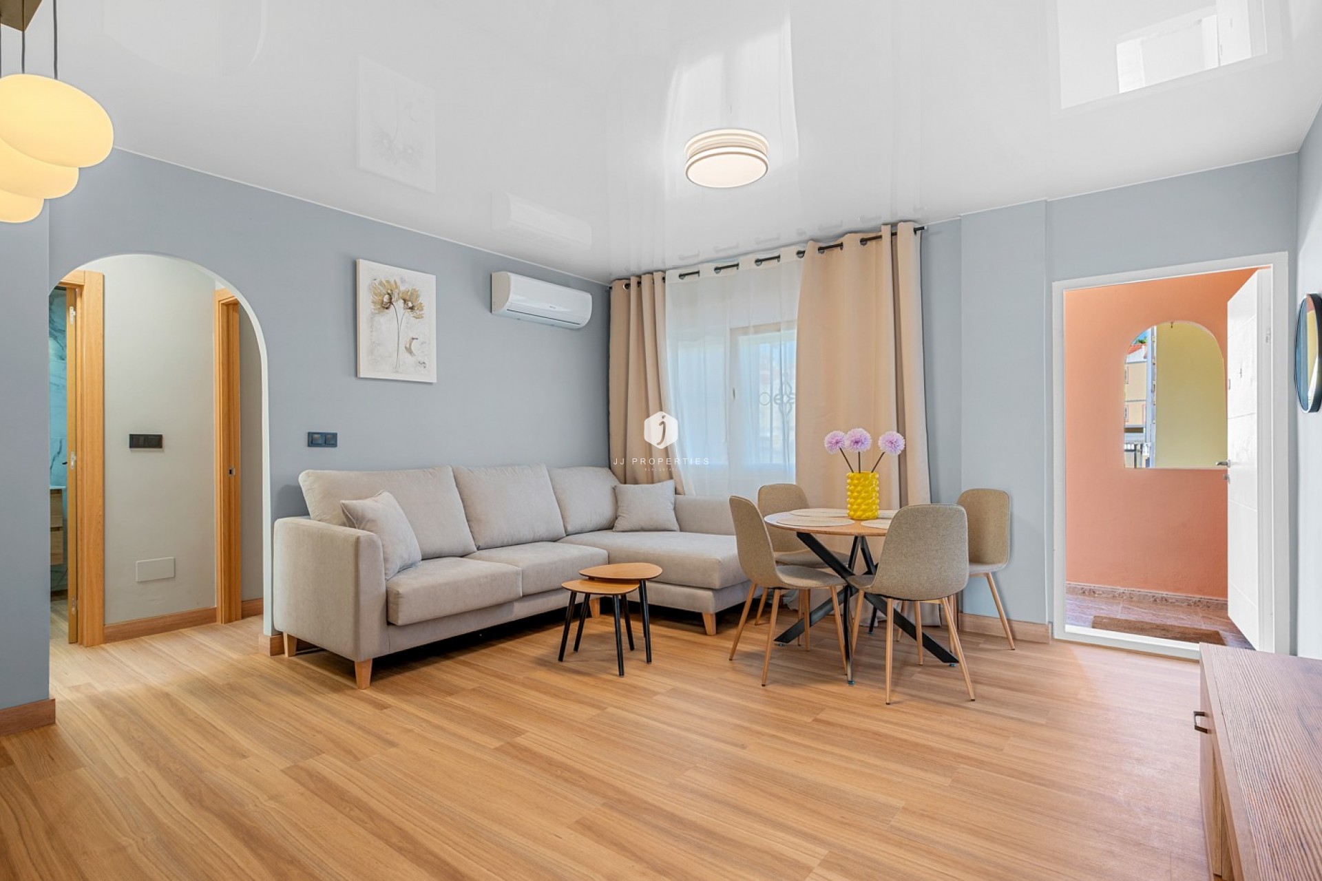 Aus zweiter Hand - Wohnung -
San Miguel de Salinas - Inland