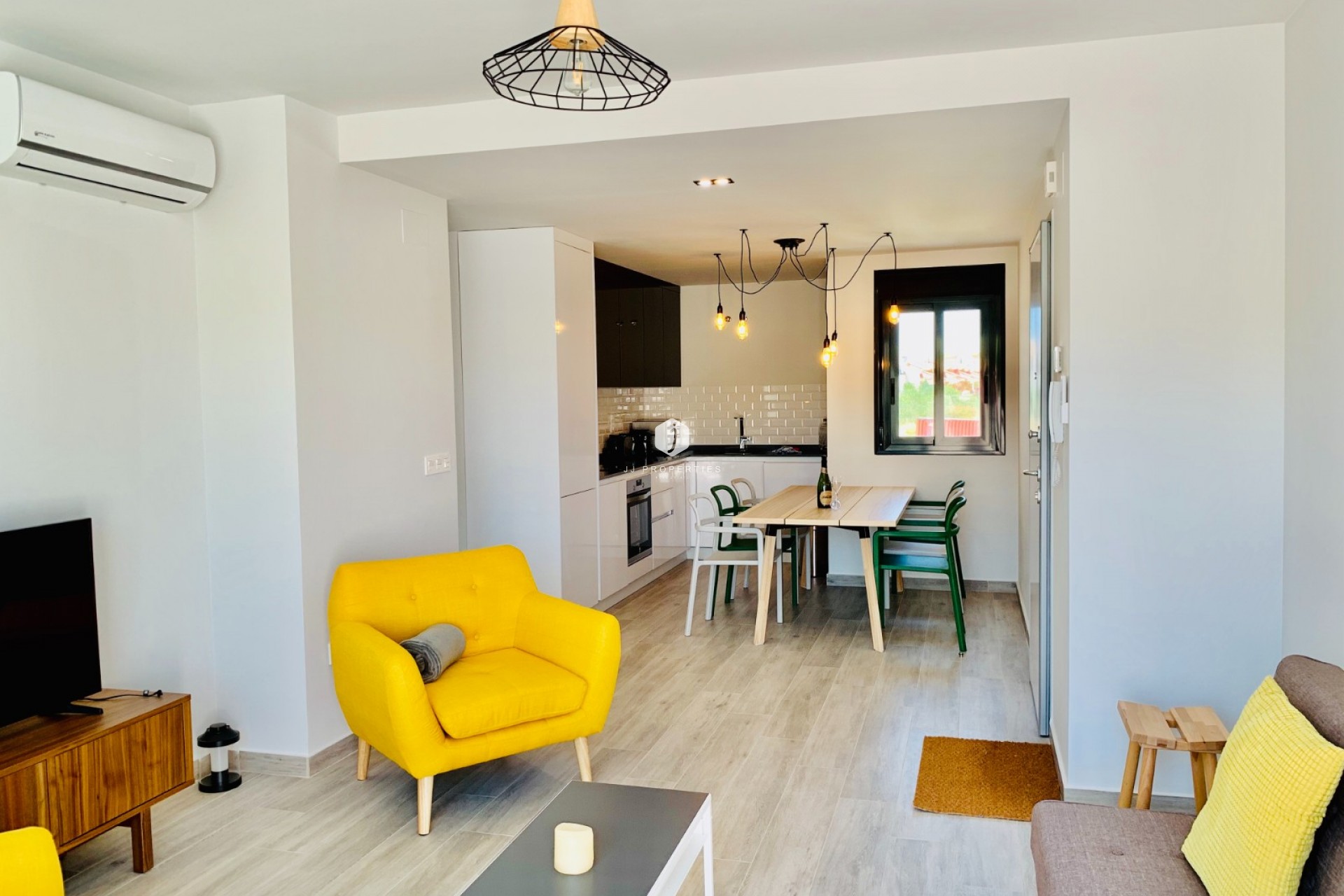 Aus zweiter Hand - Wohnung -
San Miguel de Salinas - Inland