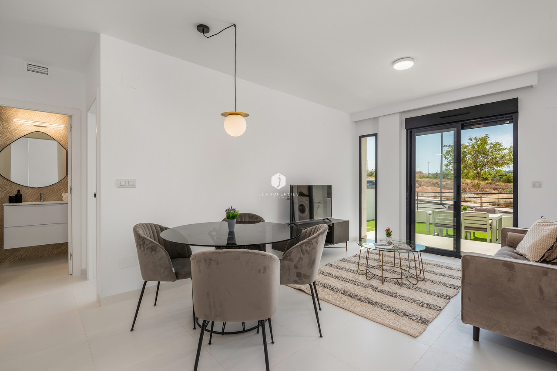 Aus zweiter Hand - Wohnung -
San Miguel de Salinas - Inland