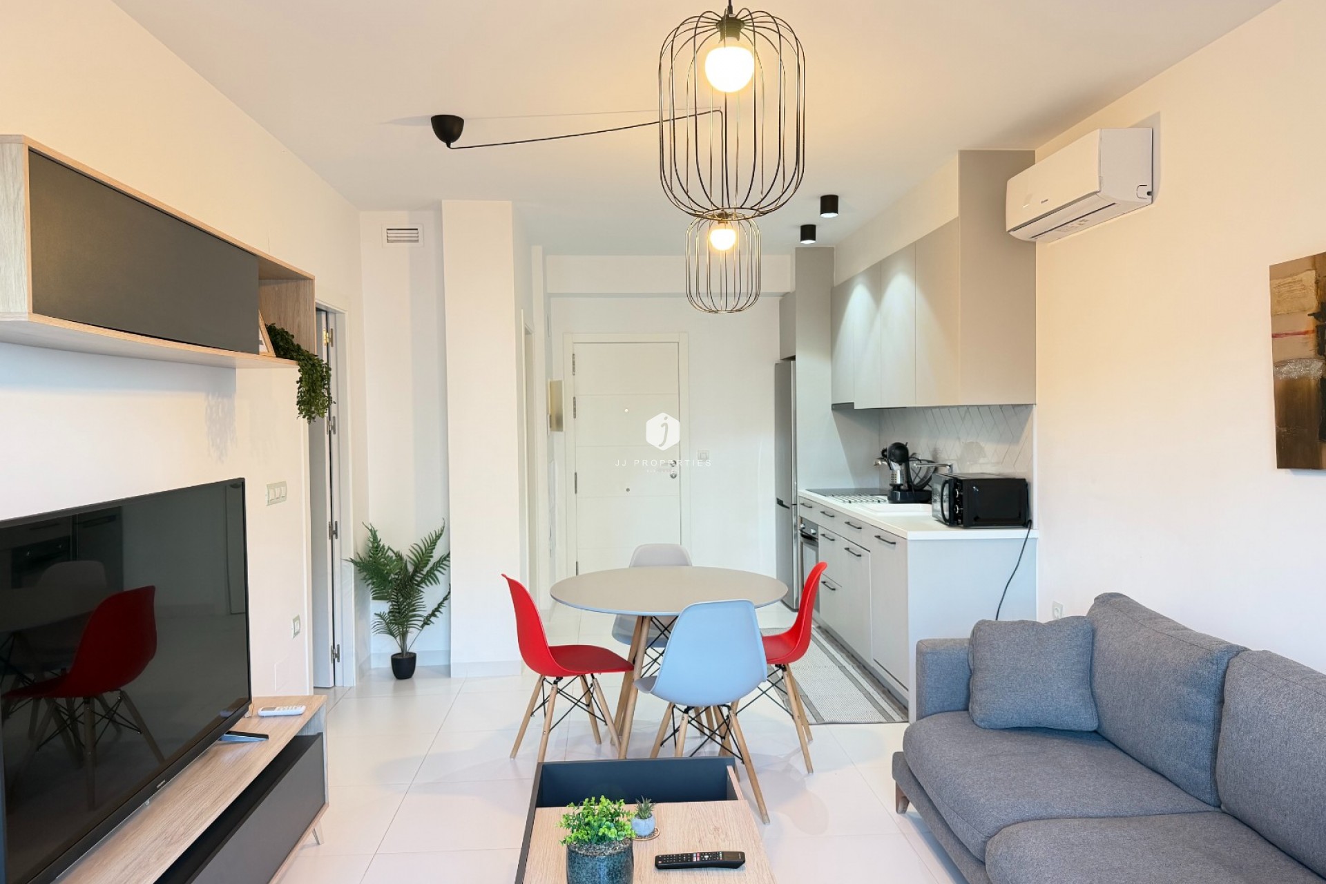 Aus zweiter Hand - Wohnung -
San Miguel de Salinas - Inland