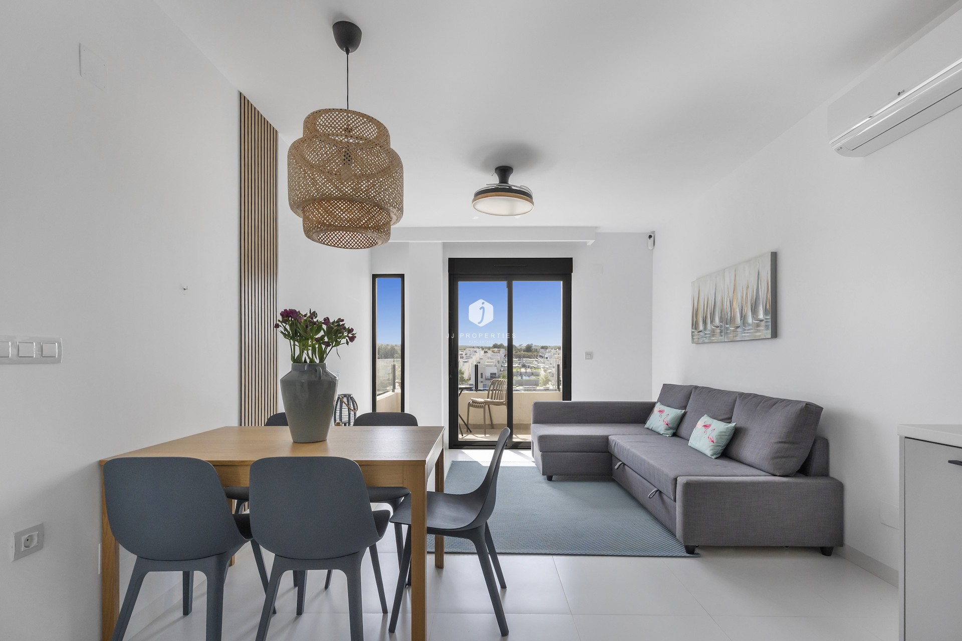 Aus zweiter Hand - Wohnung -
San Miguel de Salinas - Inland