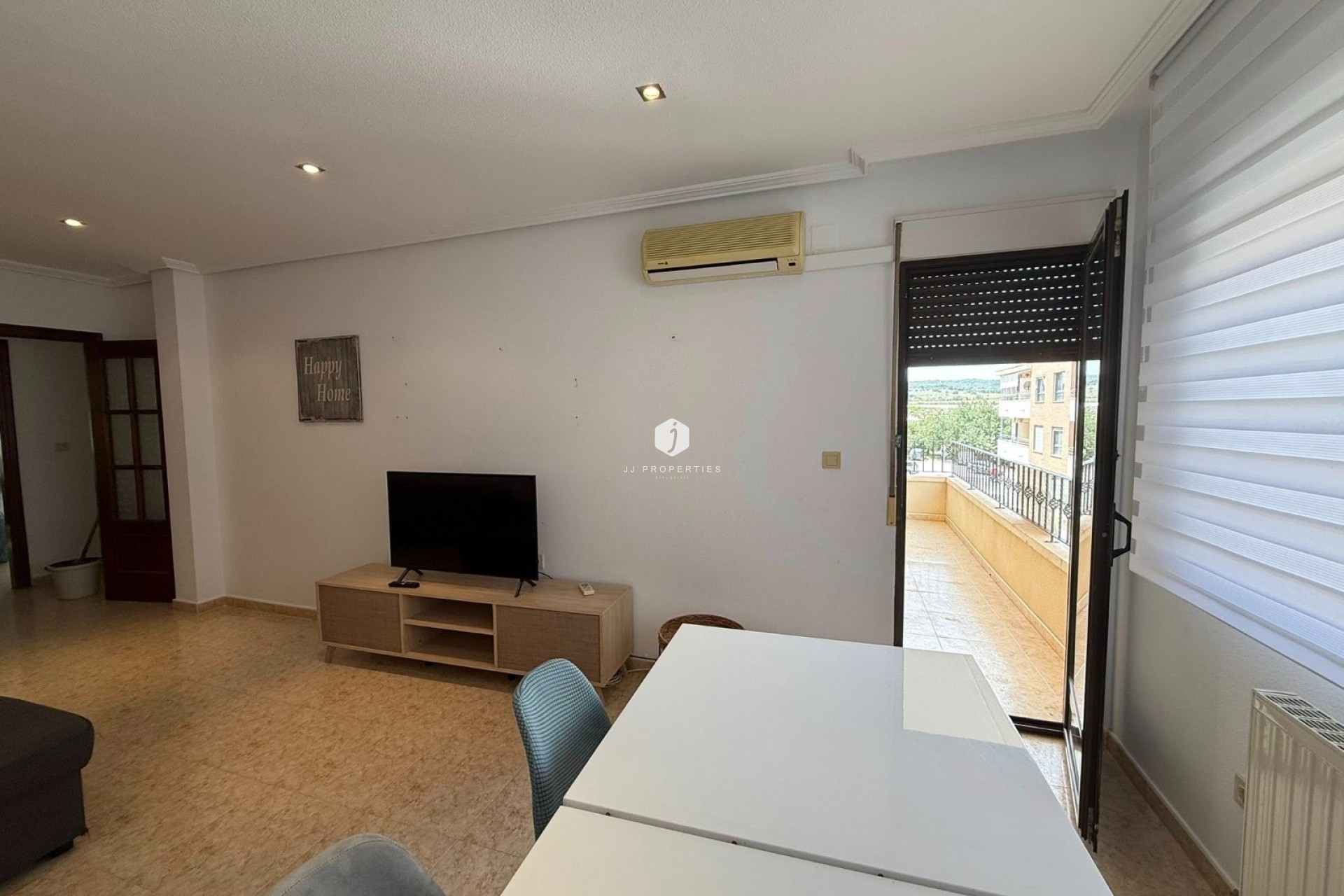 Aus zweiter Hand - Wohnung -
San Miguel de Salinas - Inland