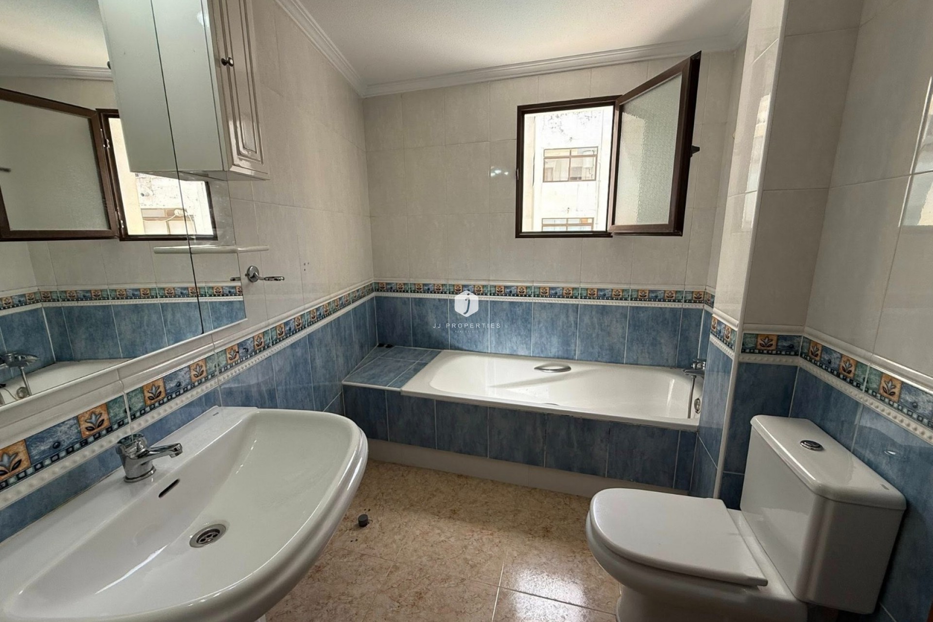 Aus zweiter Hand - Wohnung -
San Miguel de Salinas - Inland