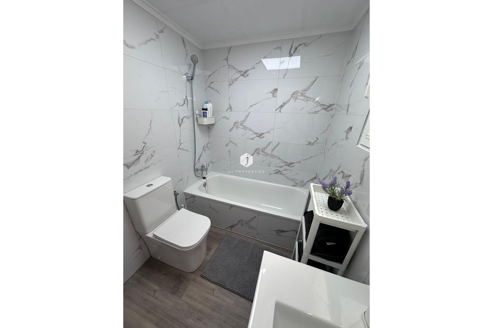 Aus zweiter Hand - Wohnung -
Torrevieja - Centro - Muelle Pesquero