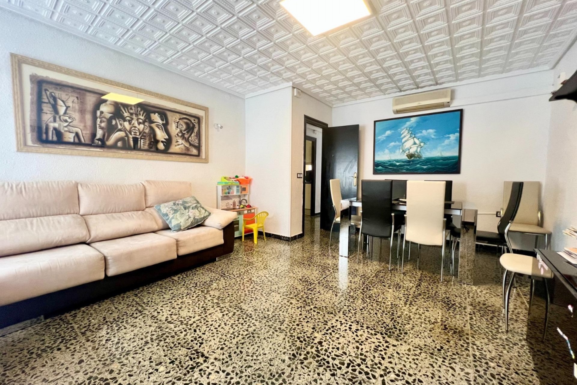 Aus zweiter Hand - Wohnung -
Torrevieja - Centro