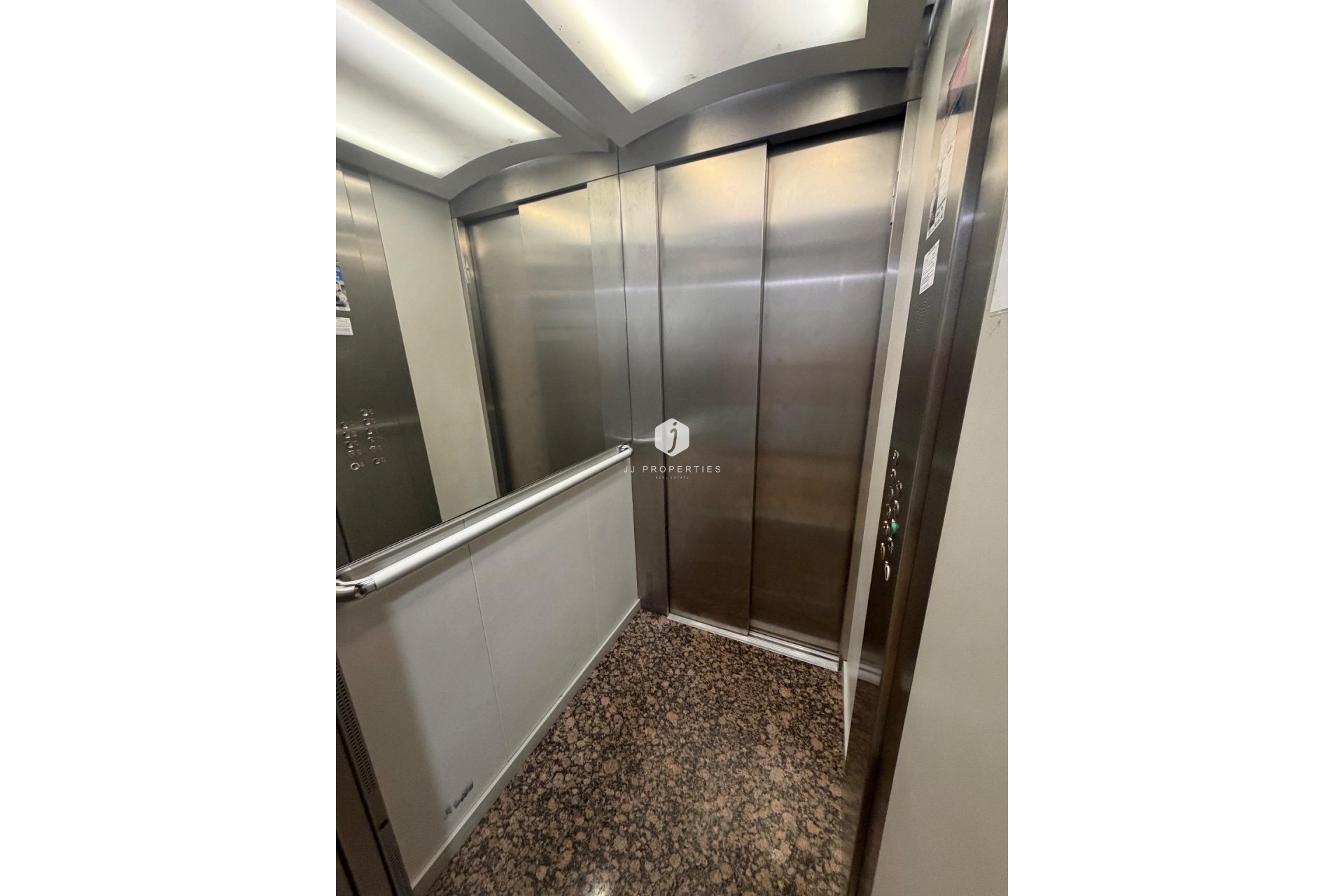 Aus zweiter Hand - Wohnung -
Torrevieja - Centro