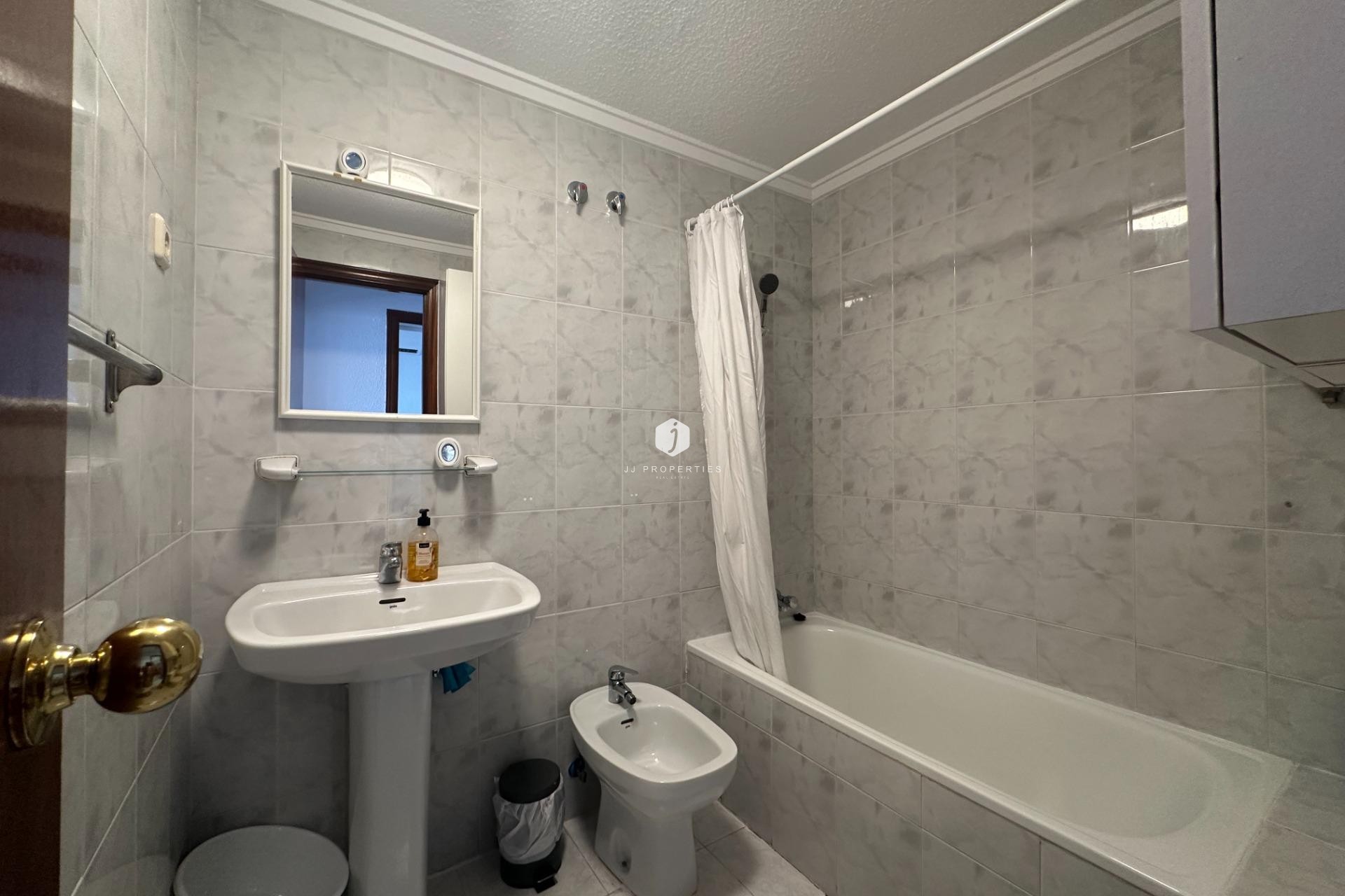 Aus zweiter Hand - Wohnung -
Torrevieja - Centro