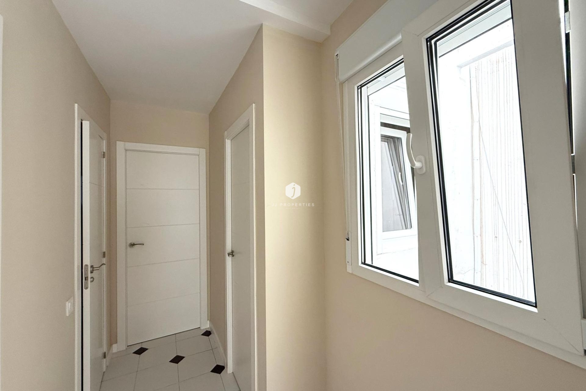 Aus zweiter Hand - Wohnung -
Torrevieja - Centro