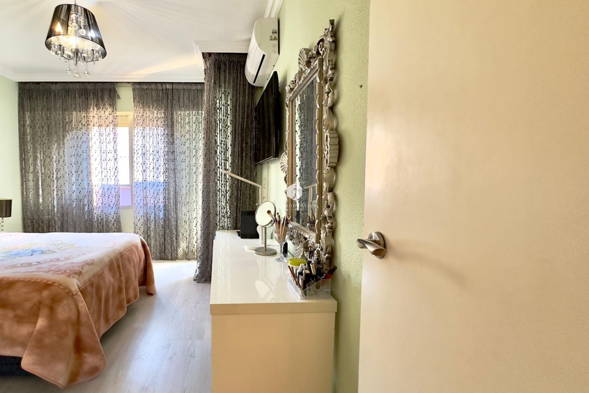 Aus zweiter Hand - Wohnung -
Torrevieja - Centro