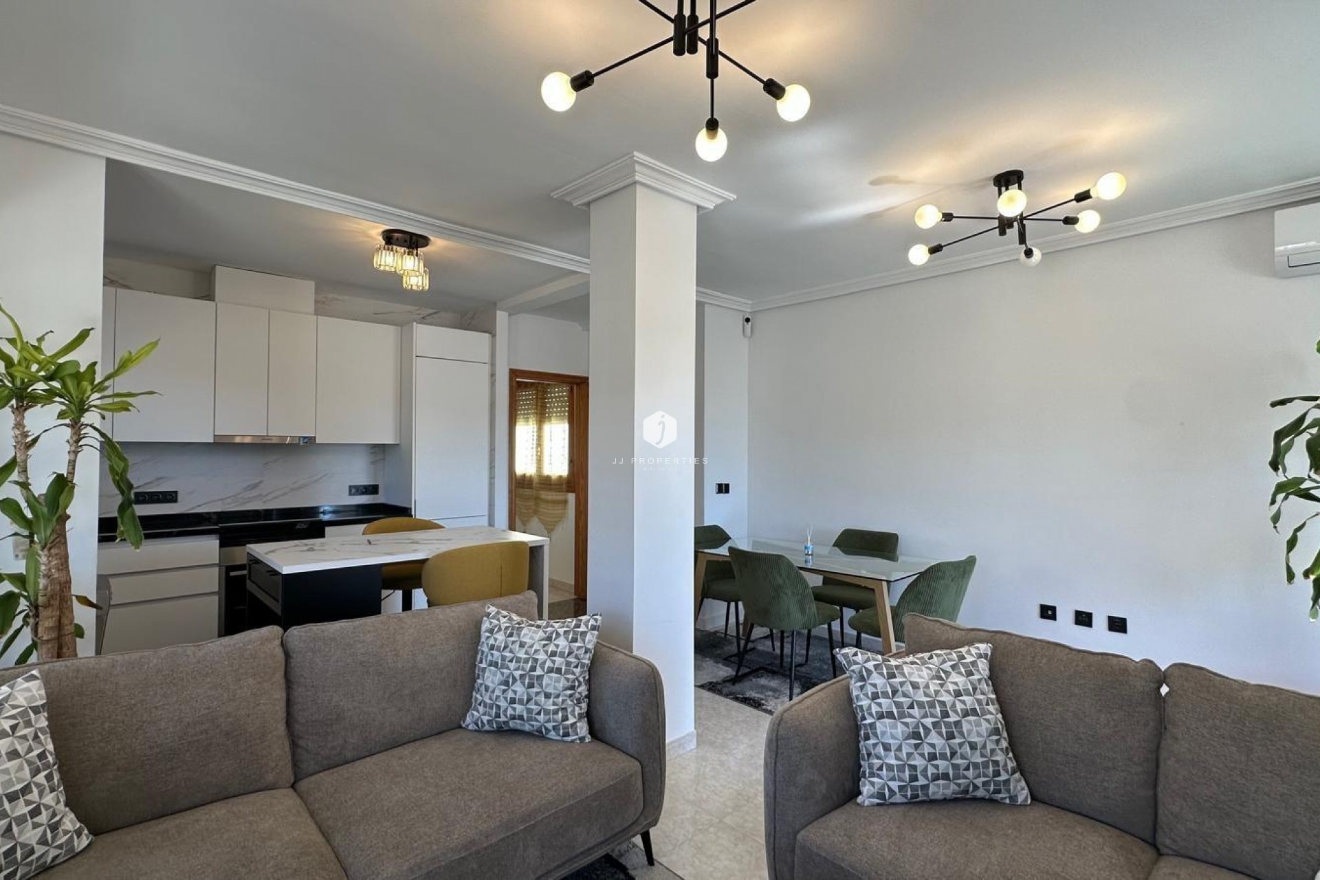 Aus zweiter Hand - Wohnung -
Torrevieja - Centro