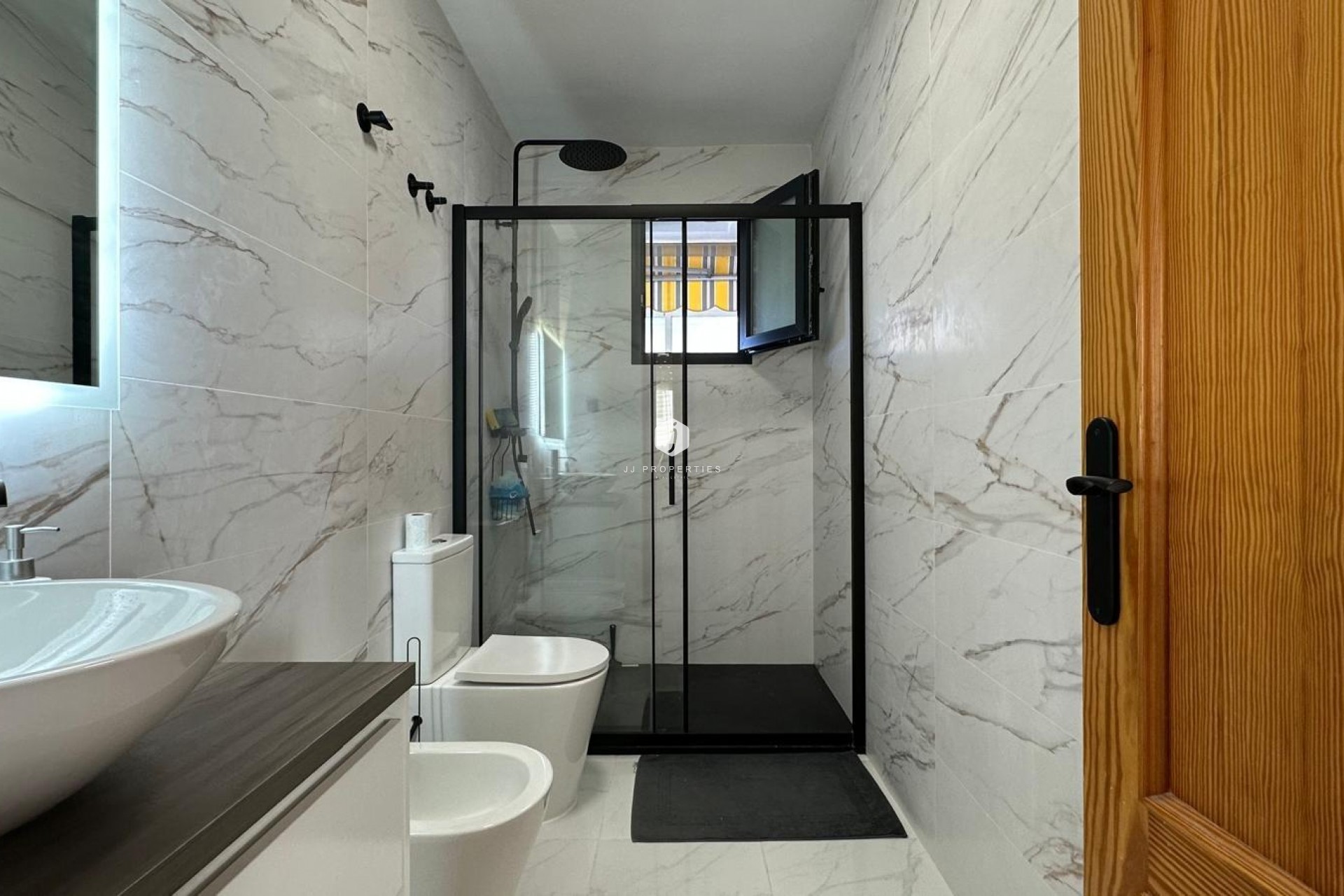 Aus zweiter Hand - Wohnung -
Torrevieja - Centro