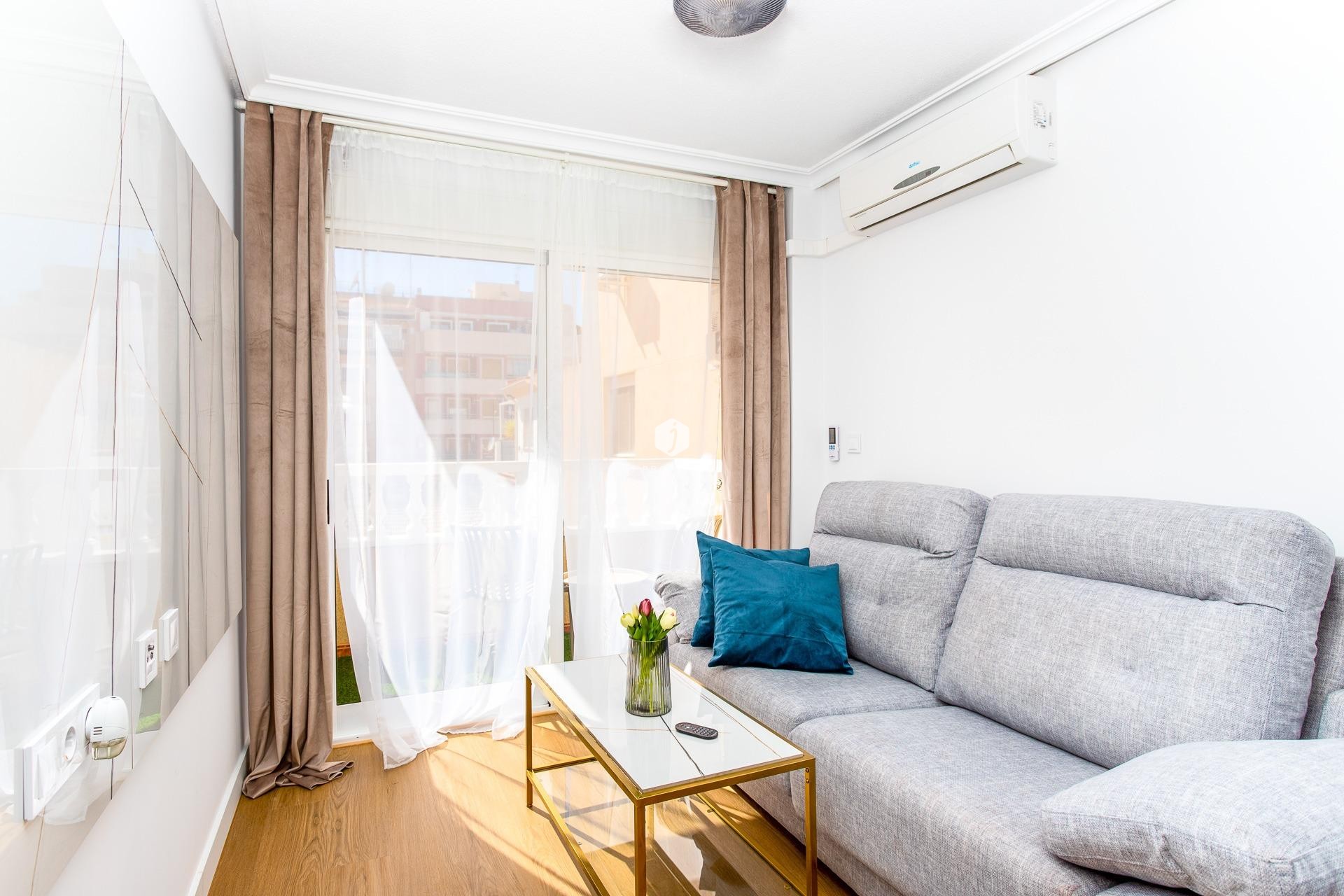 Aus zweiter Hand - Wohnung -
Torrevieja - Centro