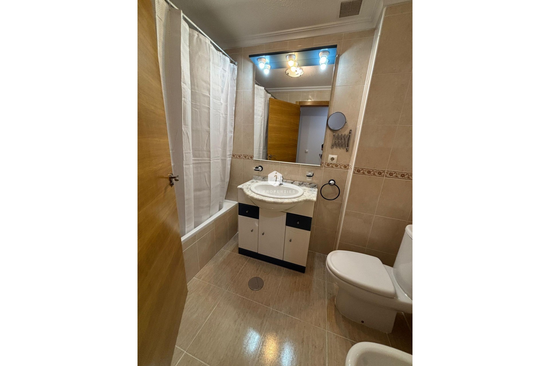 Aus zweiter Hand - Wohnung -
Torrevieja - Centro
