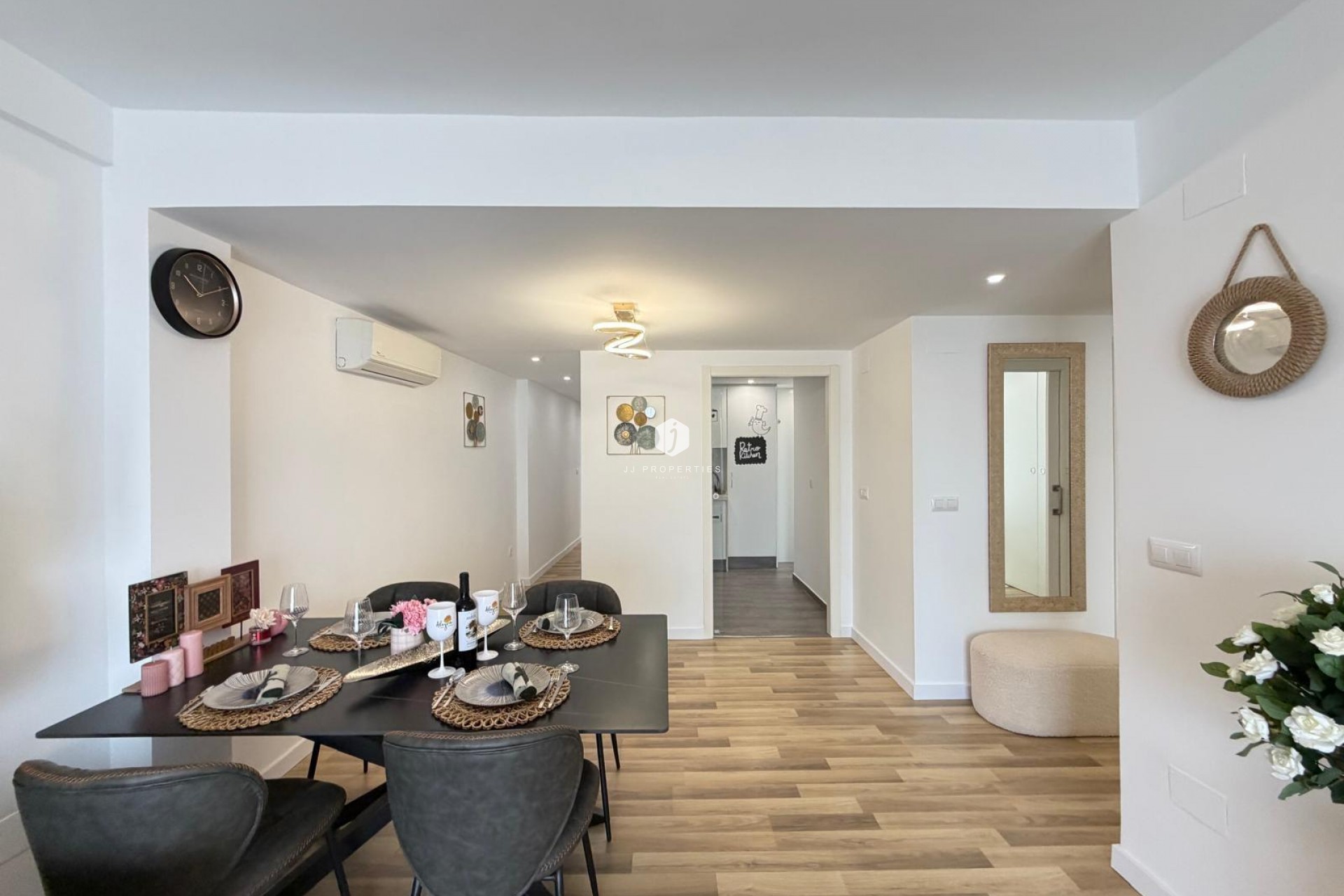 Aus zweiter Hand - Wohnung -
Torrevieja - Centro