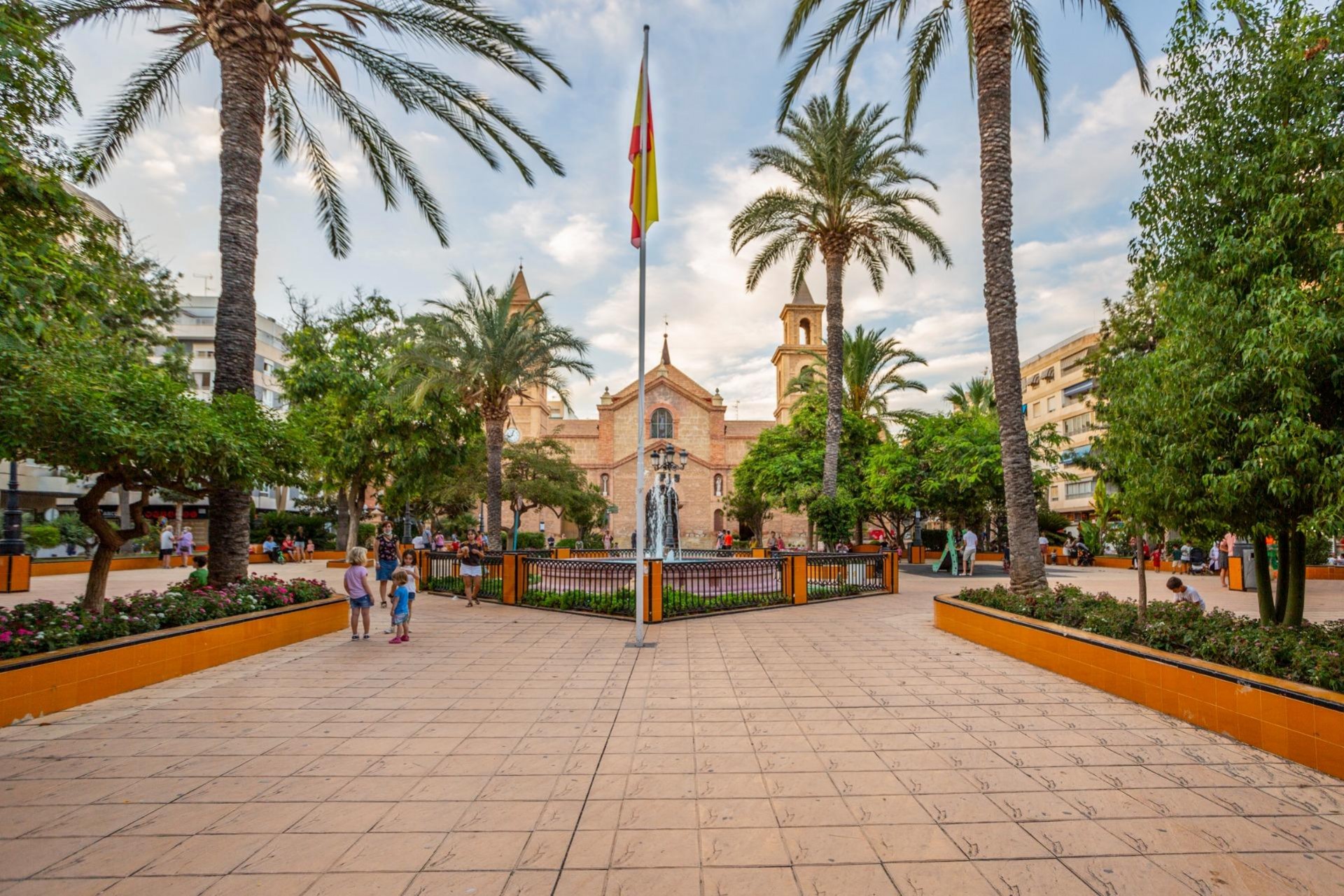 Aus zweiter Hand - Wohnung -
Torrevieja - Estacion de autobuses