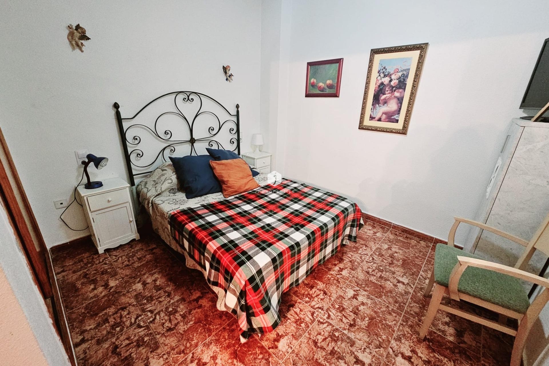 Aus zweiter Hand - Wohnung -
Torrevieja - Estacion de autobuses