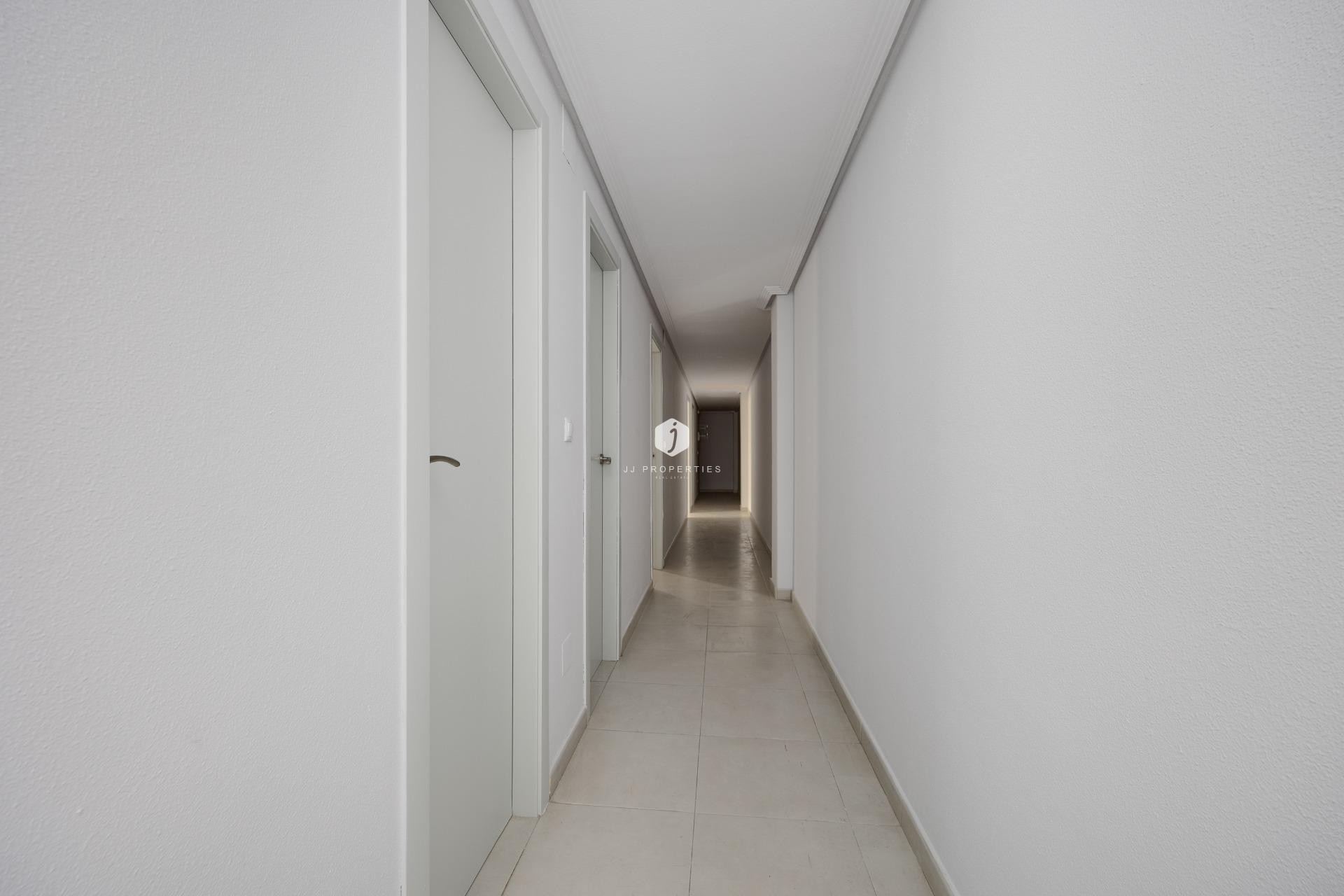 Aus zweiter Hand - Wohnung -
Torrevieja - Estacion de autobuses