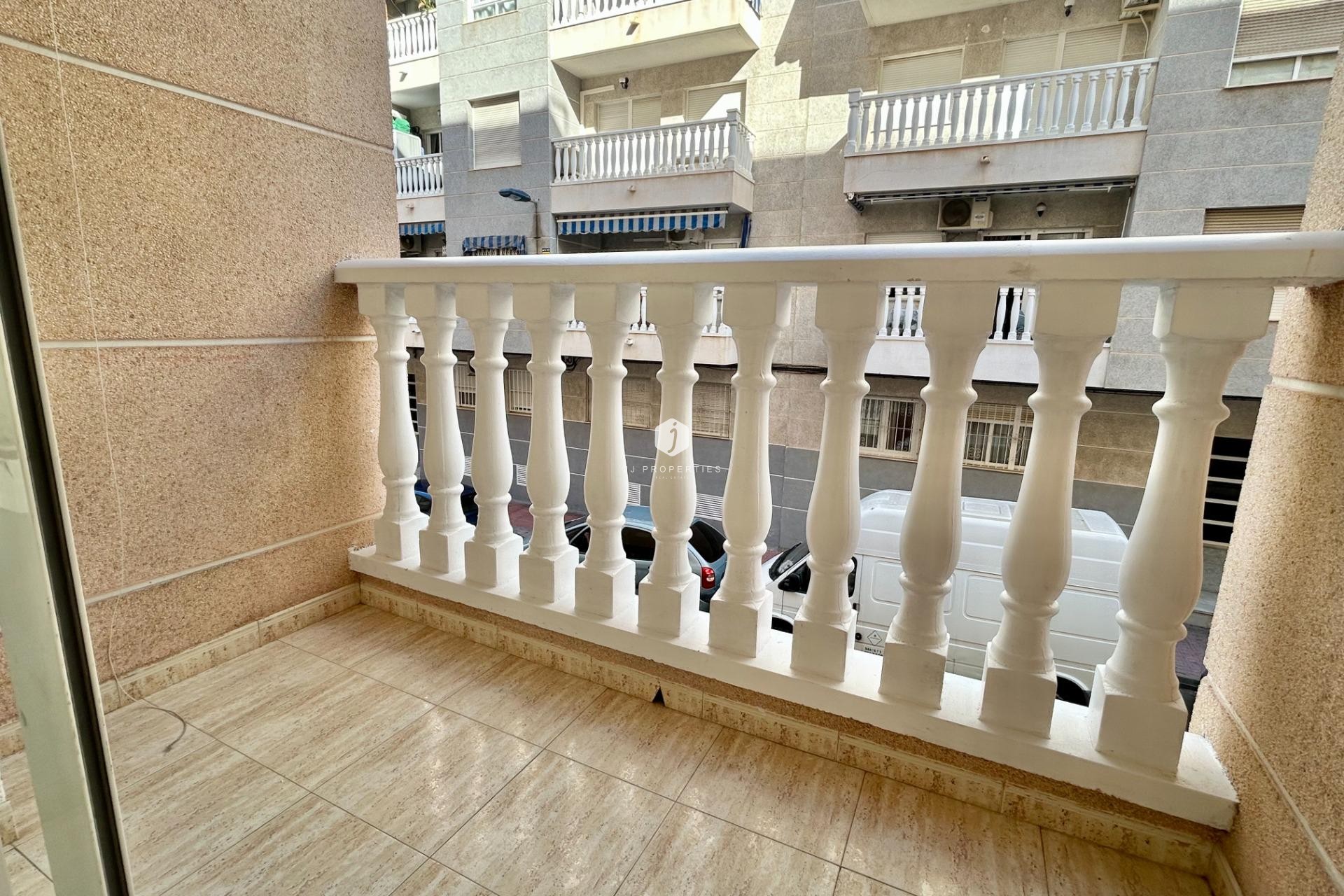 Aus zweiter Hand - Wohnung -
Torrevieja - Estacion de autobuses