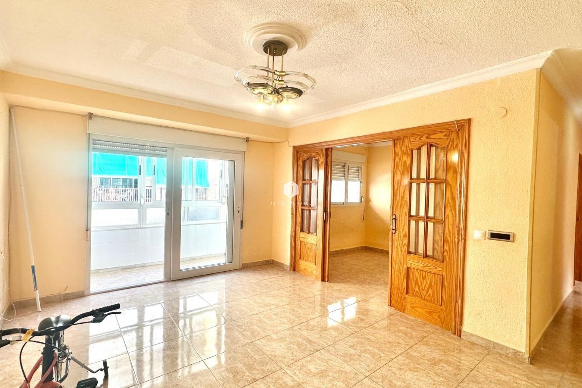 Aus zweiter Hand - Wohnung -
Torrevieja - Estacion de autobuses